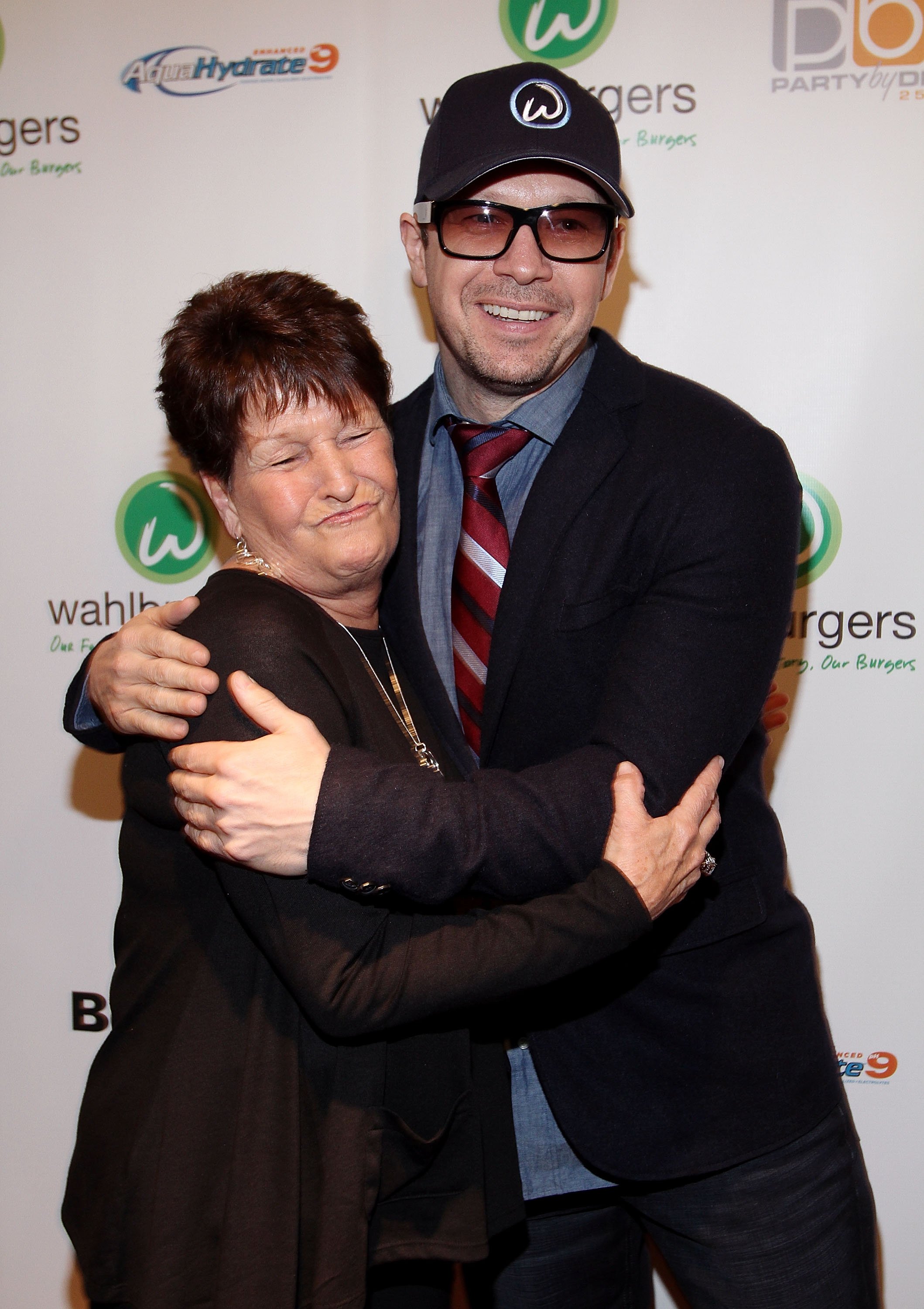 Alma Wahlberg and her son Donnie Wahlberg pictured at the grand opening of Wahlburgers. | Photo: Getty Images