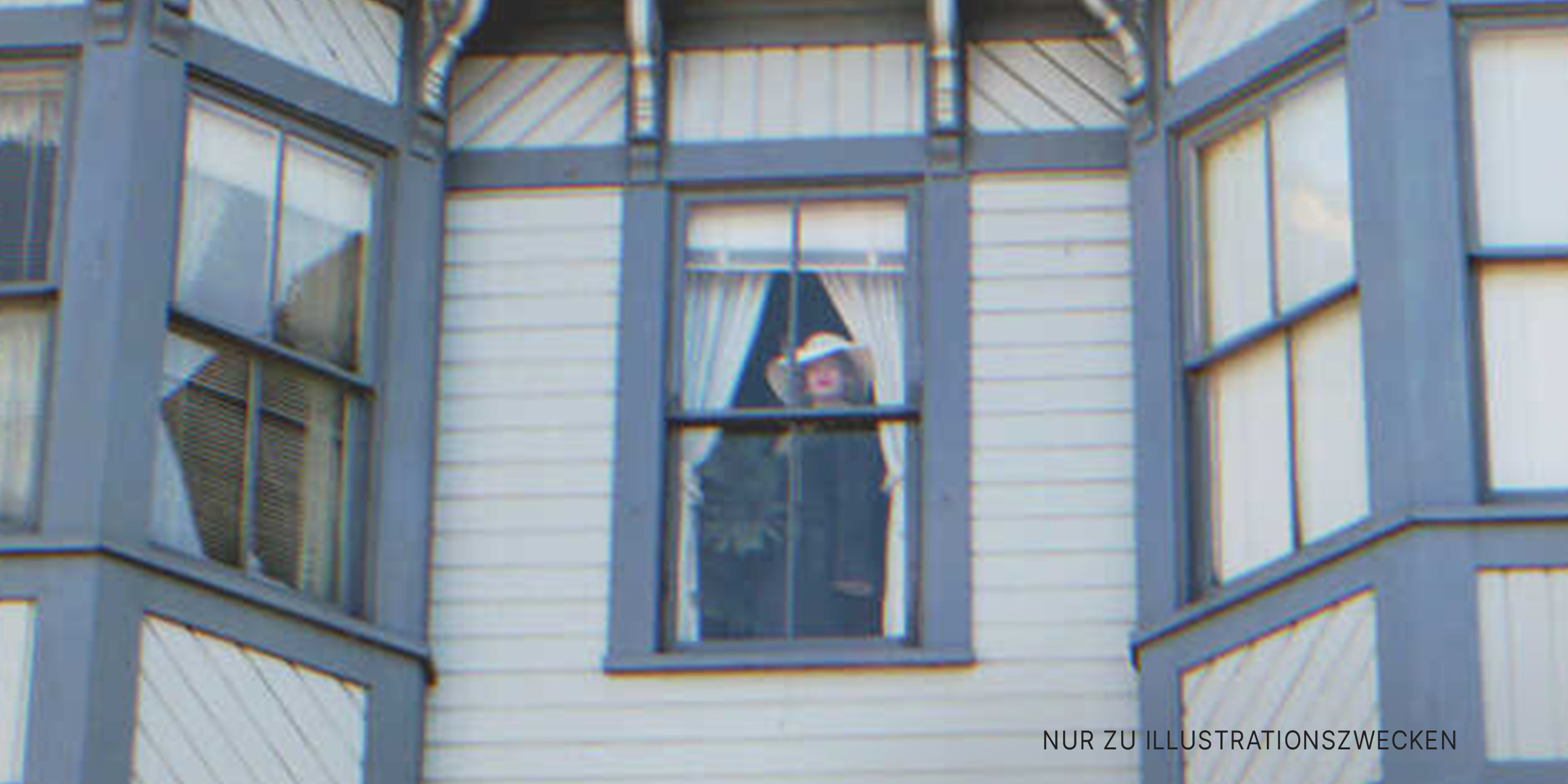 Frau im Fenster | Quelle: Flickr/Ruth Hartnup
