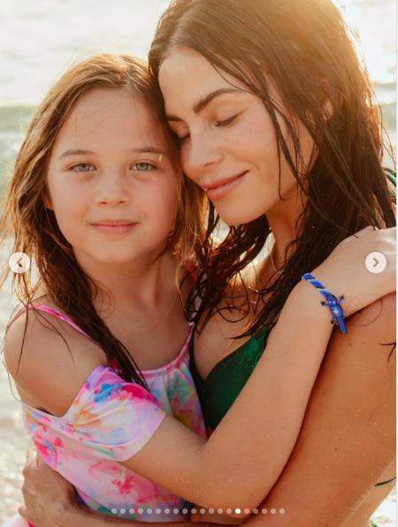 Everly Tatum and Jenna Dewan sharing a sweet embrace. | Source: Instagram/jennadewan