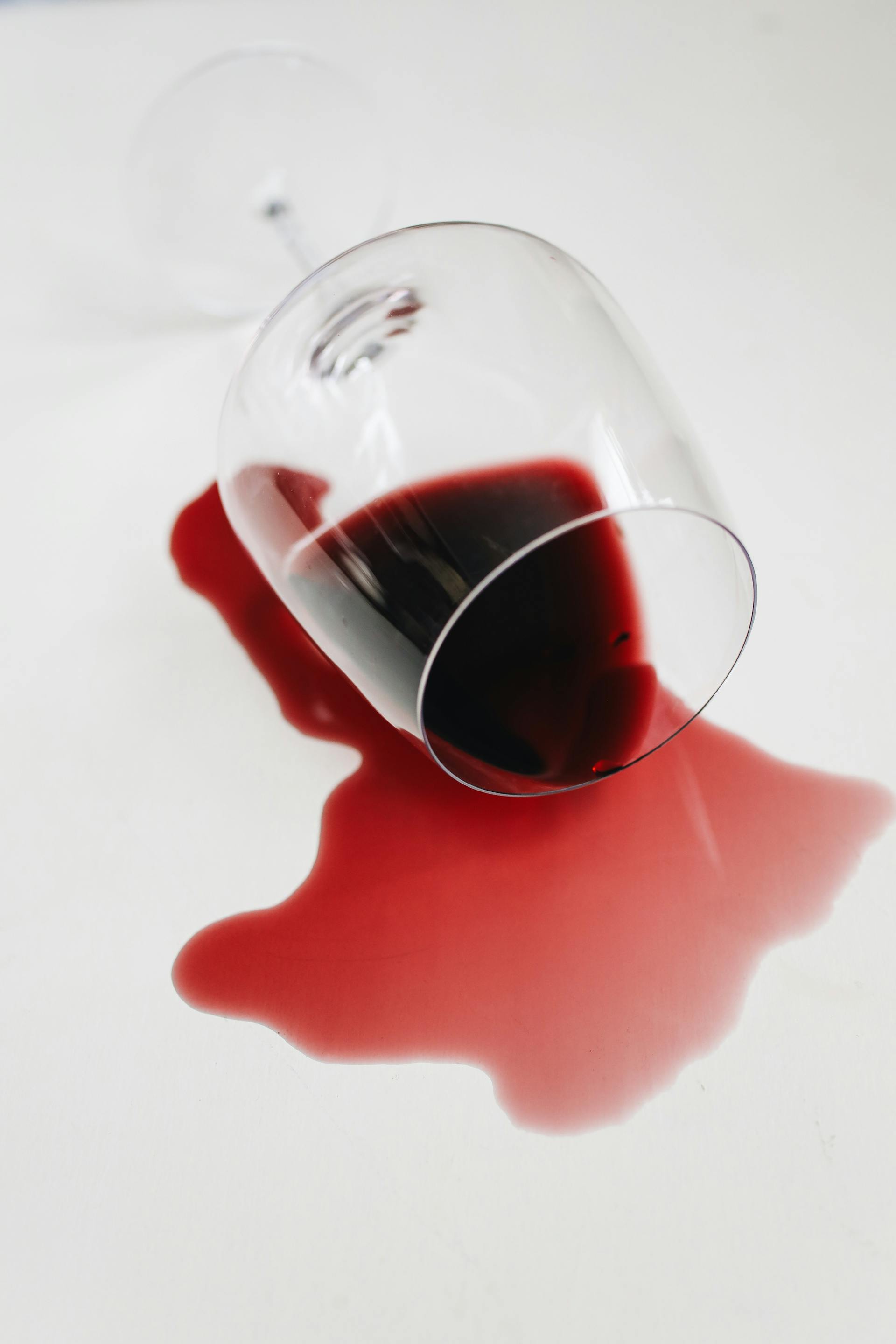 Spilled red wine from a glass | Source: Pexels