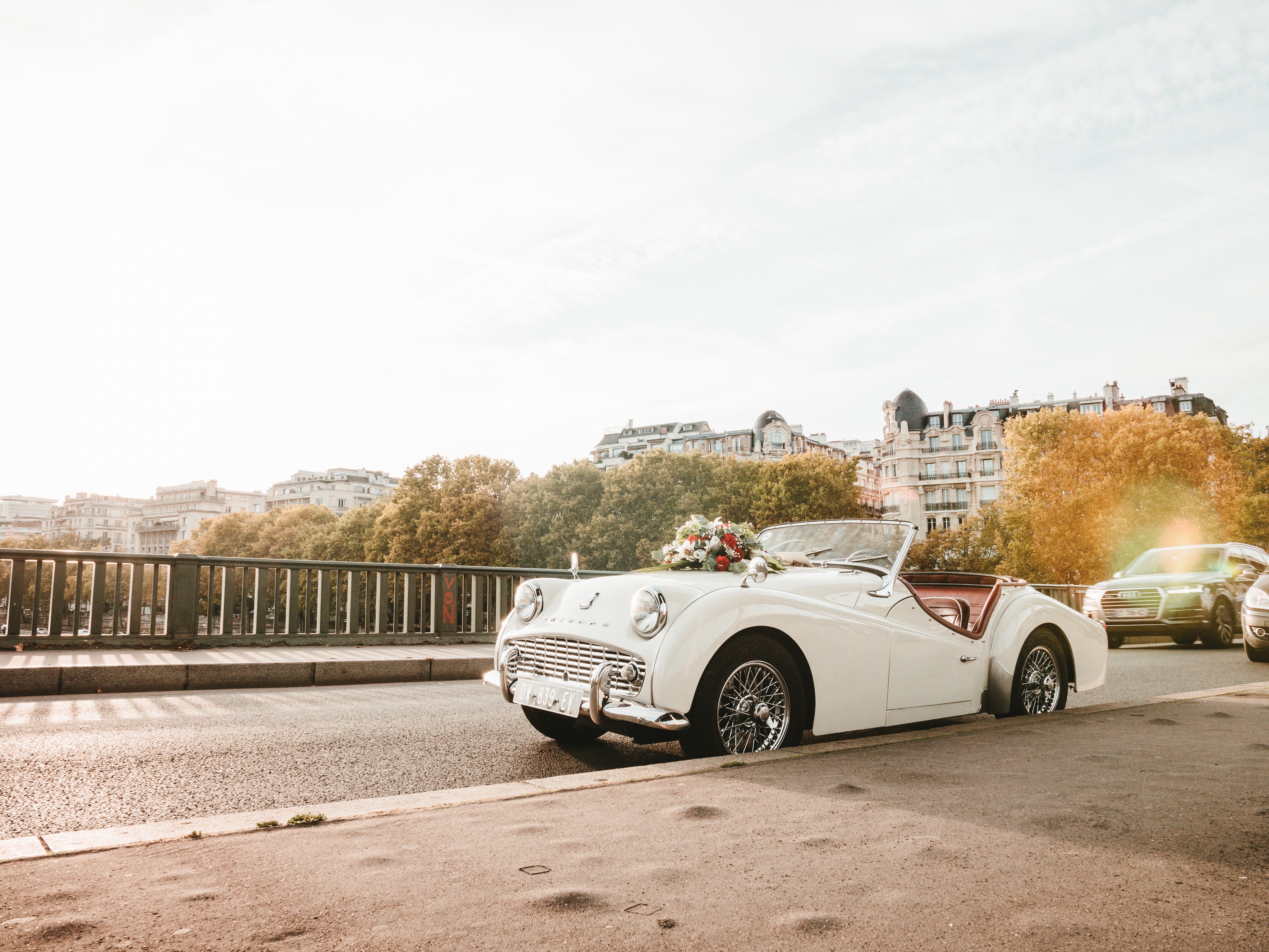 White vintage car | Source: Unsplash