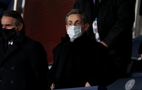 Nicolas Sarkozy assiste au match de Ligue 1 entre le Paris Saint-Germain et le FC Lorient. |Photo : Getty Images
