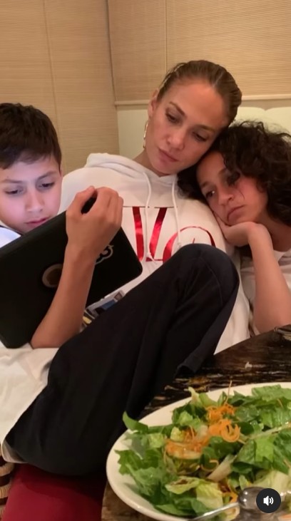 The twins bonding with their mother | Source: Instagram/jlo