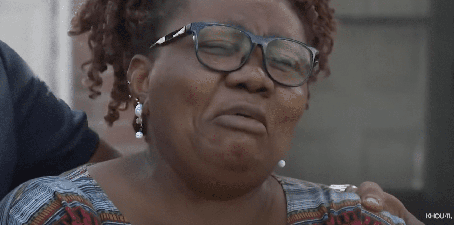 Jessie Okon has an emotional breakdown while talking about her brother and nephew. | Source: YouTube.com/KHOU 11