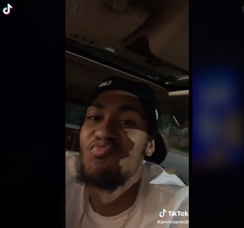 Screenshot from a video of a man and his girlfriend confronting a Wendy's employee in a drive-thru | Source: Tiktok/lotp_vonn