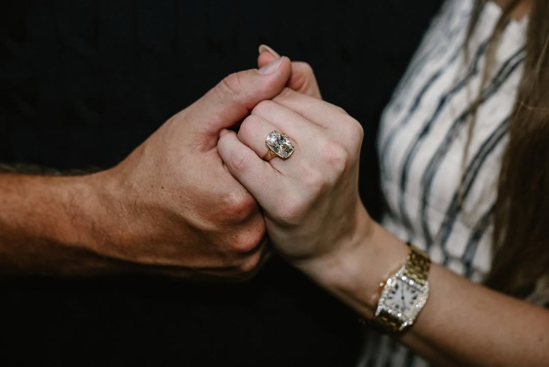Taylor Swift's engagement ring, from her post dated August 26, 2025 | Source: Instagram/taylorswift