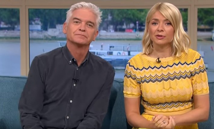 Holly Willoughby and Phillip Schofield on an episode of "This Morning."| Photo: YouTube/ This Morning.