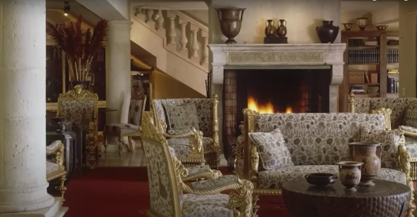 A screenshot of a room inside Turner's mansion posted on YouTube on July 3, 2022 | Source: YouTube.com/Famous Estates