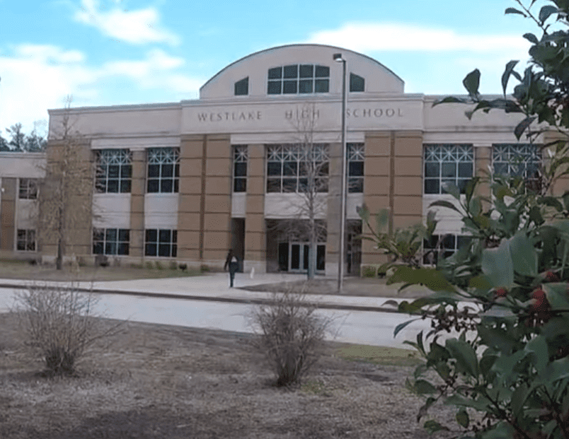 Westlake High School in South Fulton, Georgia, where Kayla Willis is currently a senior. | Photo: YouTube/11Alive
