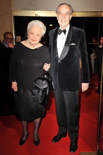 Olivia de Havilland, Frederic Mitterrand, Cesar Film Awards 2011 | Quelle: Getty Images Olivia de Havilland, Frederic Mitterrand, Cesar Film Awards 2011 | Quelle: Getty Images
