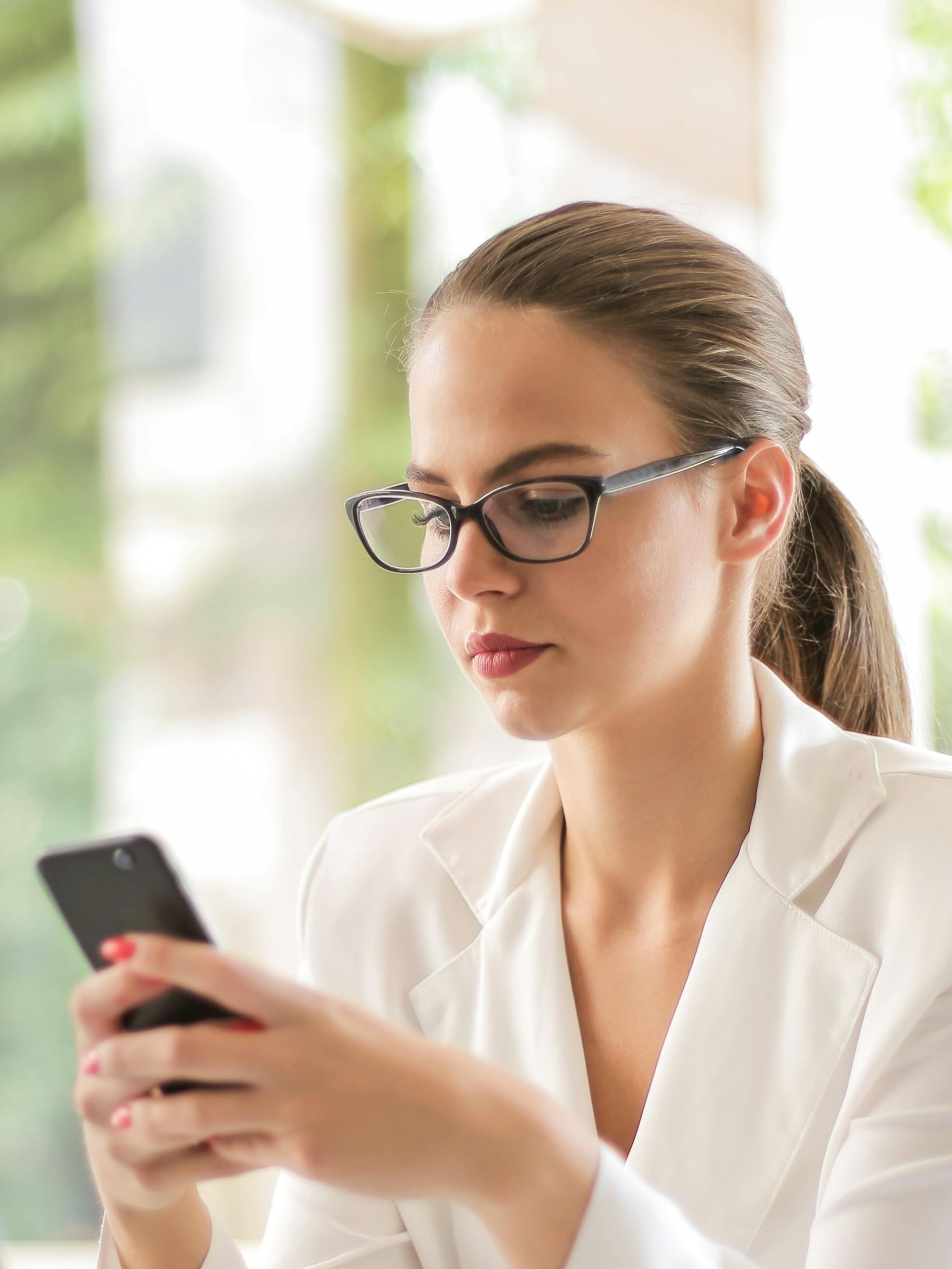 A woman on her phone | Source: Pexels