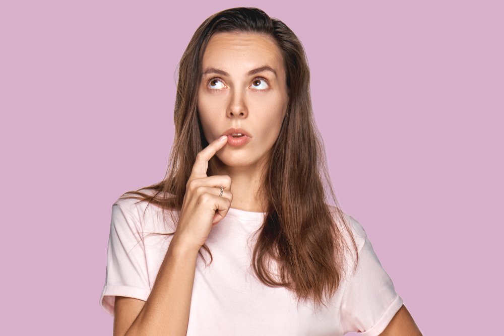 Une femme avec l'air perplexe. | Photo: Shutterstock