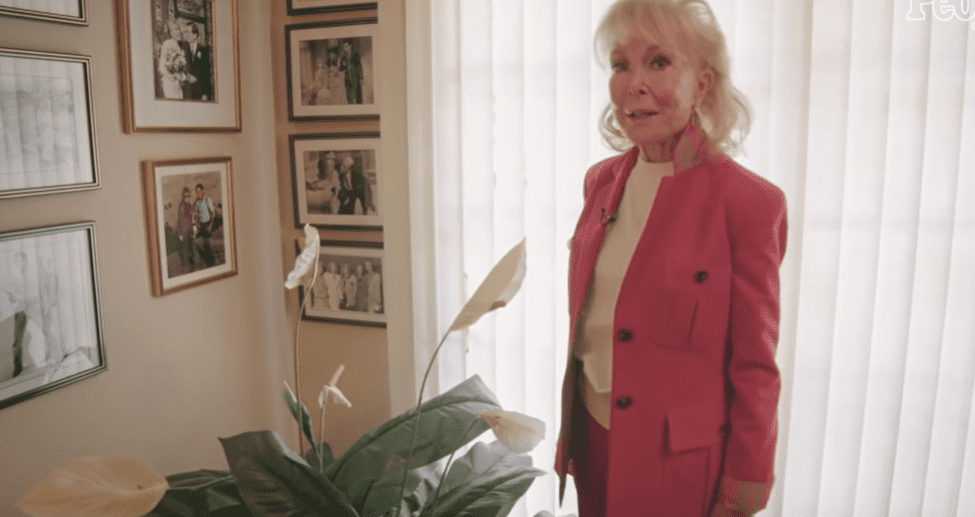 The legendary entertainer, Barbara Eden giving a tour of her beautiful mansion in Beverly Hills. | Photo: Youtube/PEOPLE