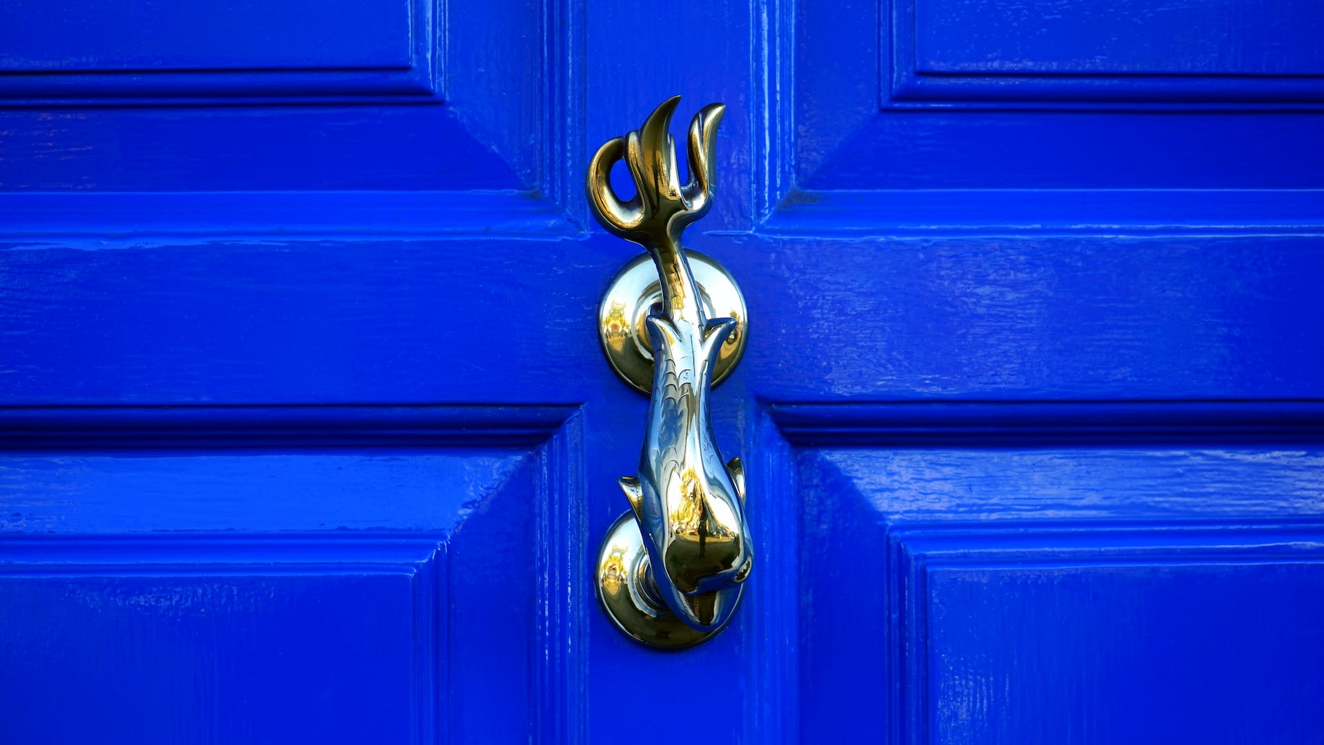 Blue front door. | Source: Pexels