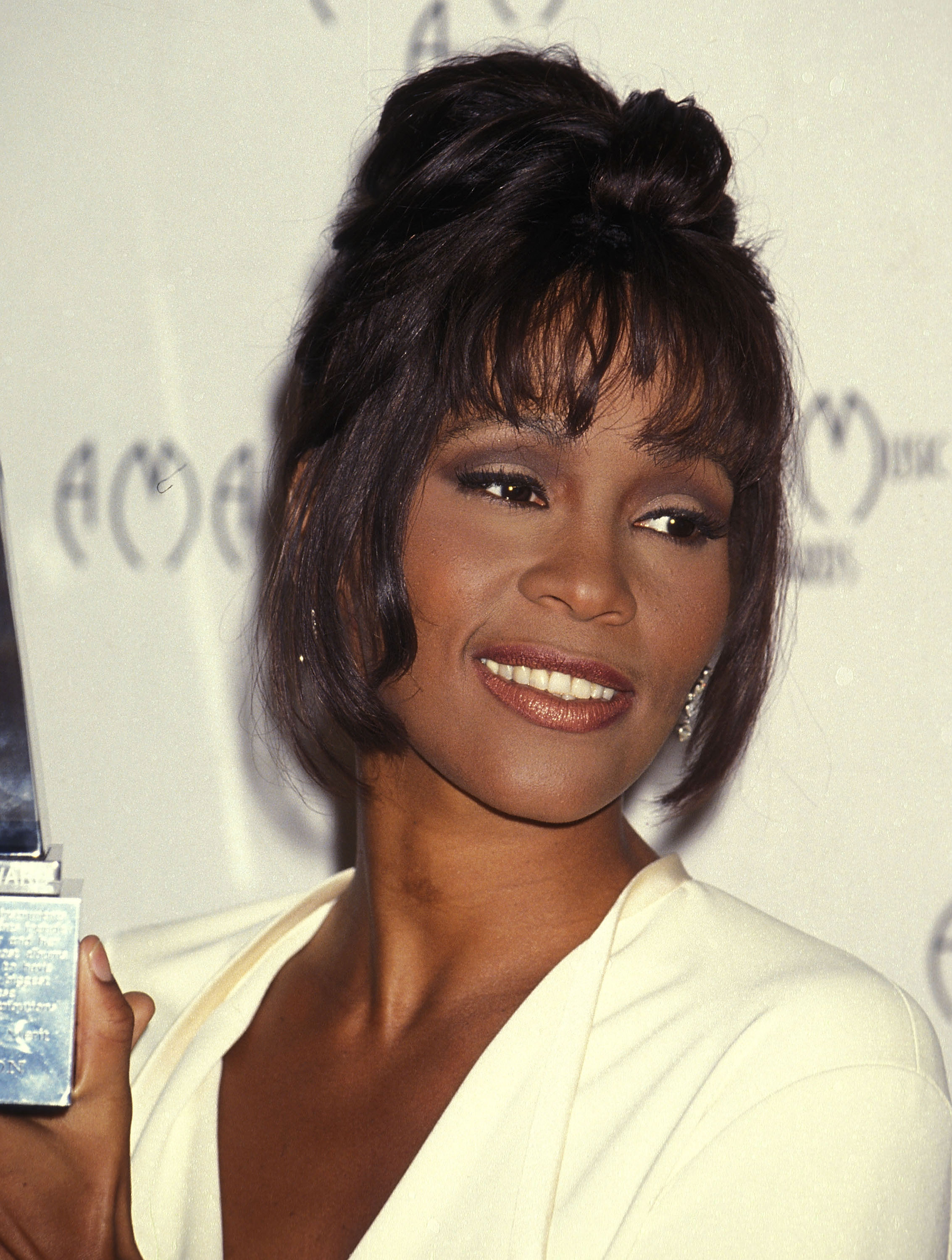 Whitney Houston attends the 21st Annual American Music Awards in Los Angeles, California, on February 7, 1994. | Source: Getty Images