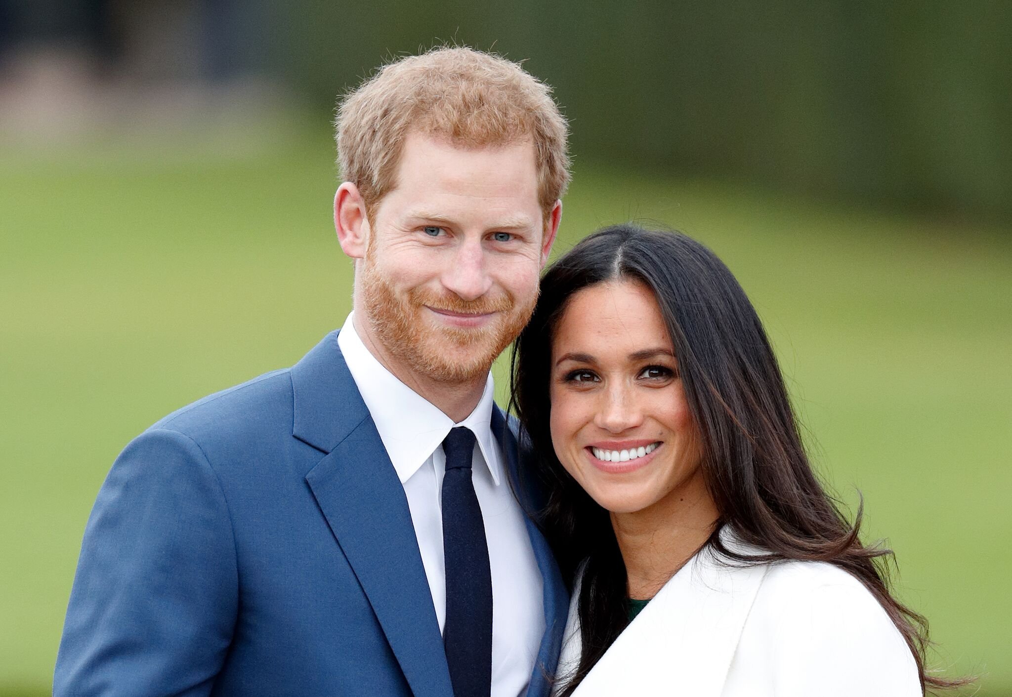 Prince Harry and Meghan Markle attend an official photocall to announce their engagement at The Sunken Gardens, Kensington Palace on November 27, 2017 | Photo: Getty Images