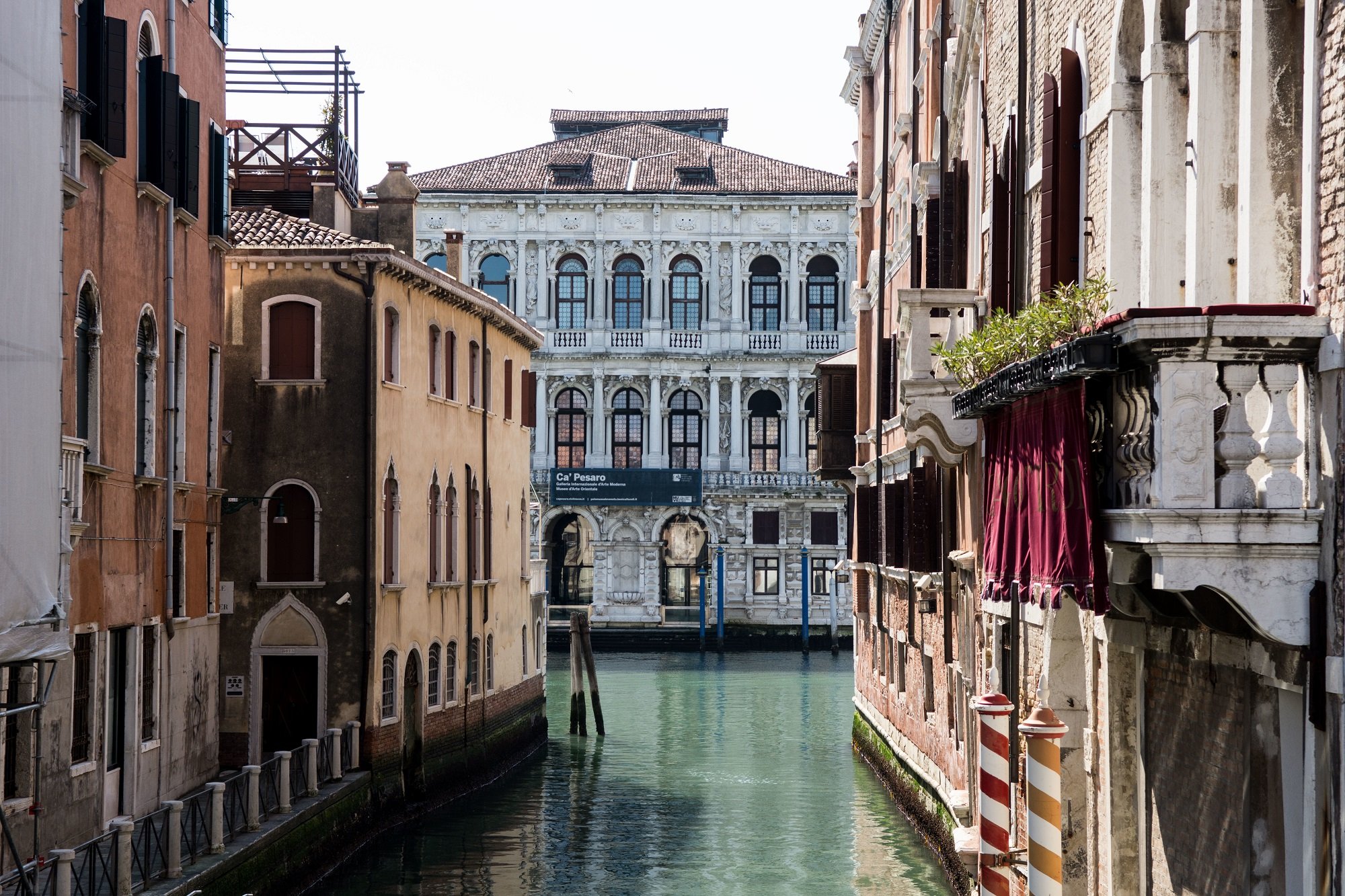 Canales de Venecia vacíos por las medidas de aislamiento debidas al coronavirus | Foto: GettyImages