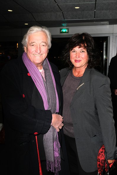 Jean-Loup Dabadie et son épouse Véronique Bachet assistent au spectacle "Et Pof" Muriel Robin. | Photo : Getty Images