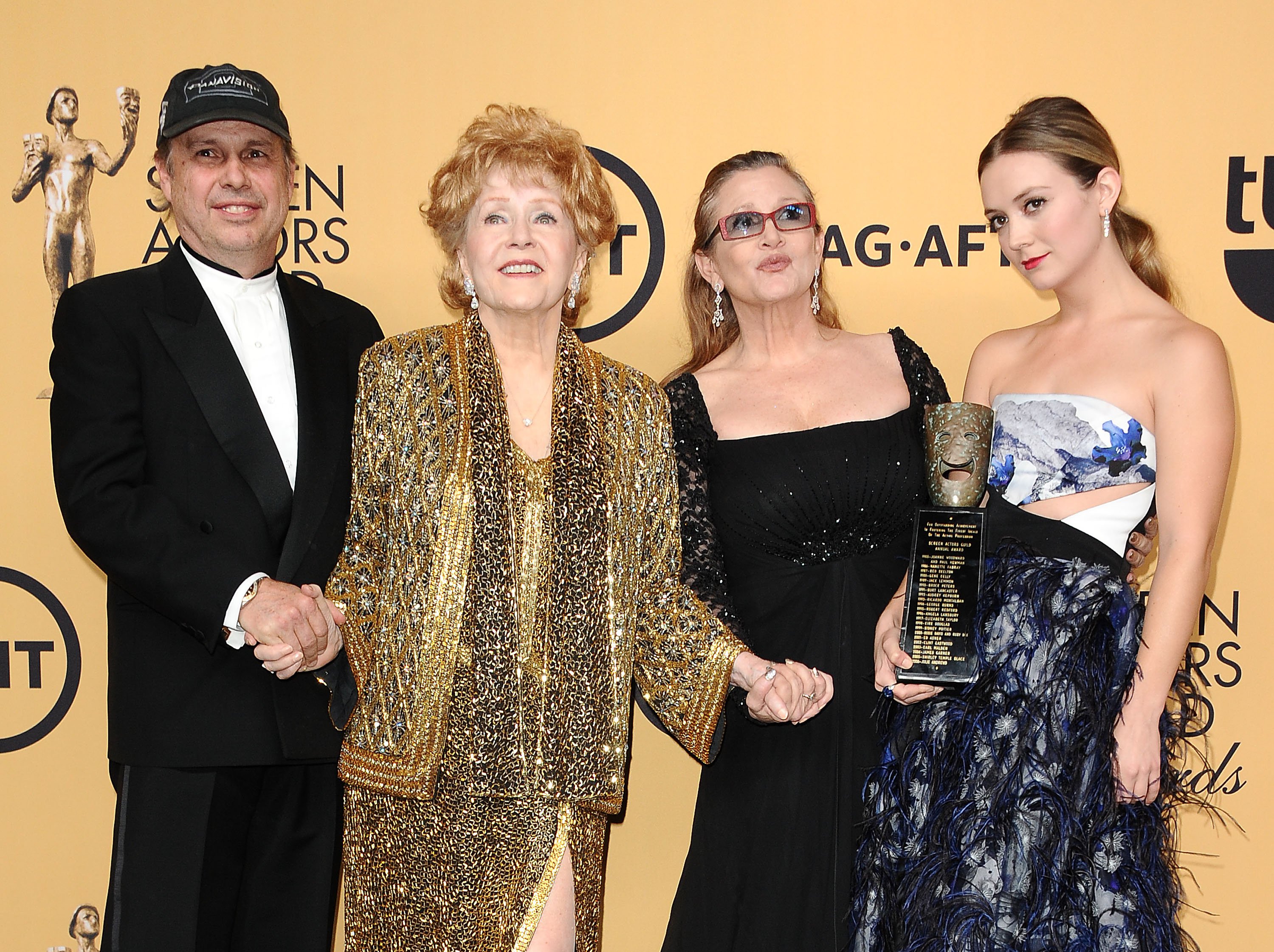 Todd Fisher, Debbie Reynolds Carrie Fisher and Billie Lourd pose in the press room at the 21st annual Screen Actors Guild Awards at The Shrine Auditorium on January 25, 2015 in Los Angeles, California  ┃Source: Getty Images
