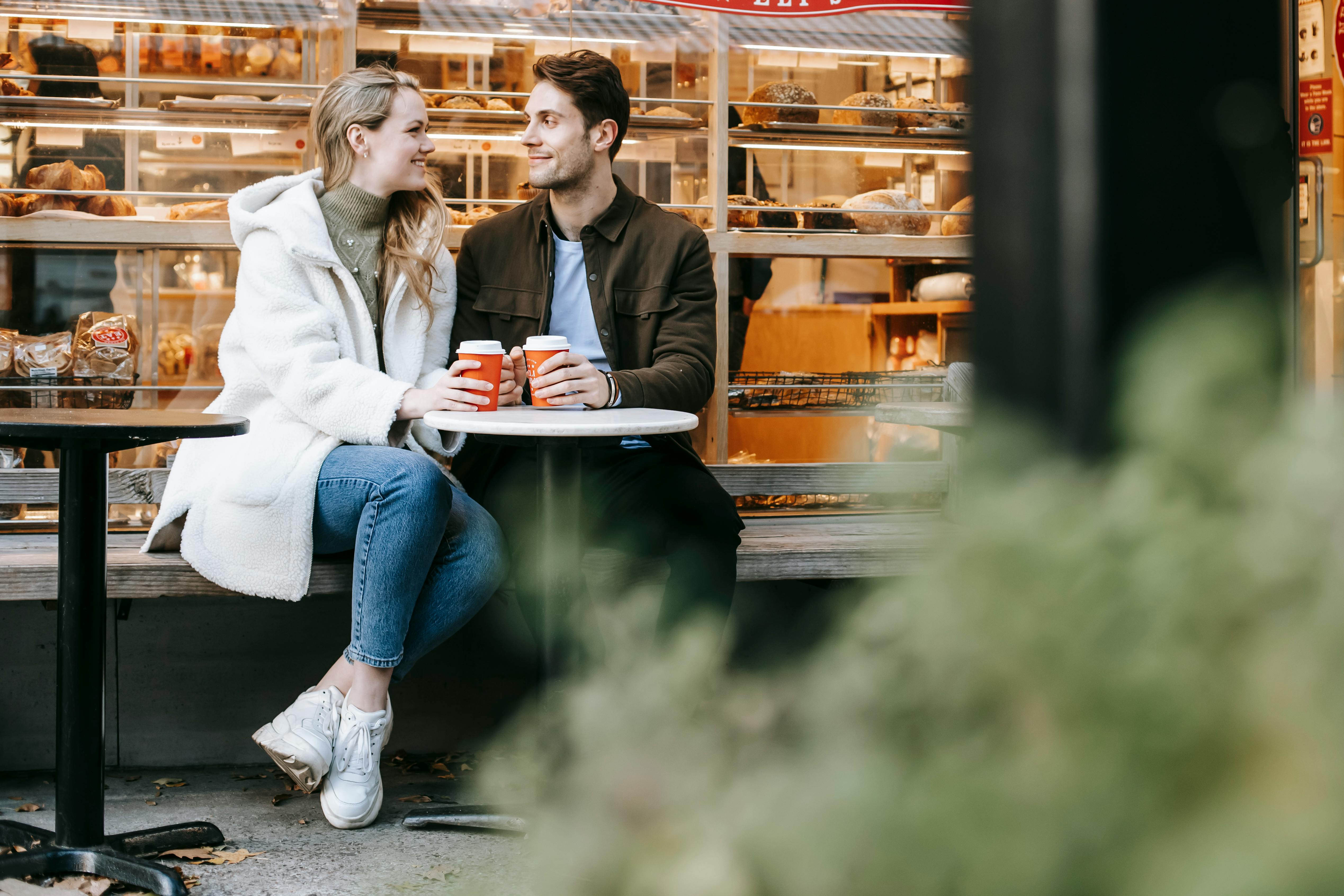 A happy couple at a cafe | Source: Pexels