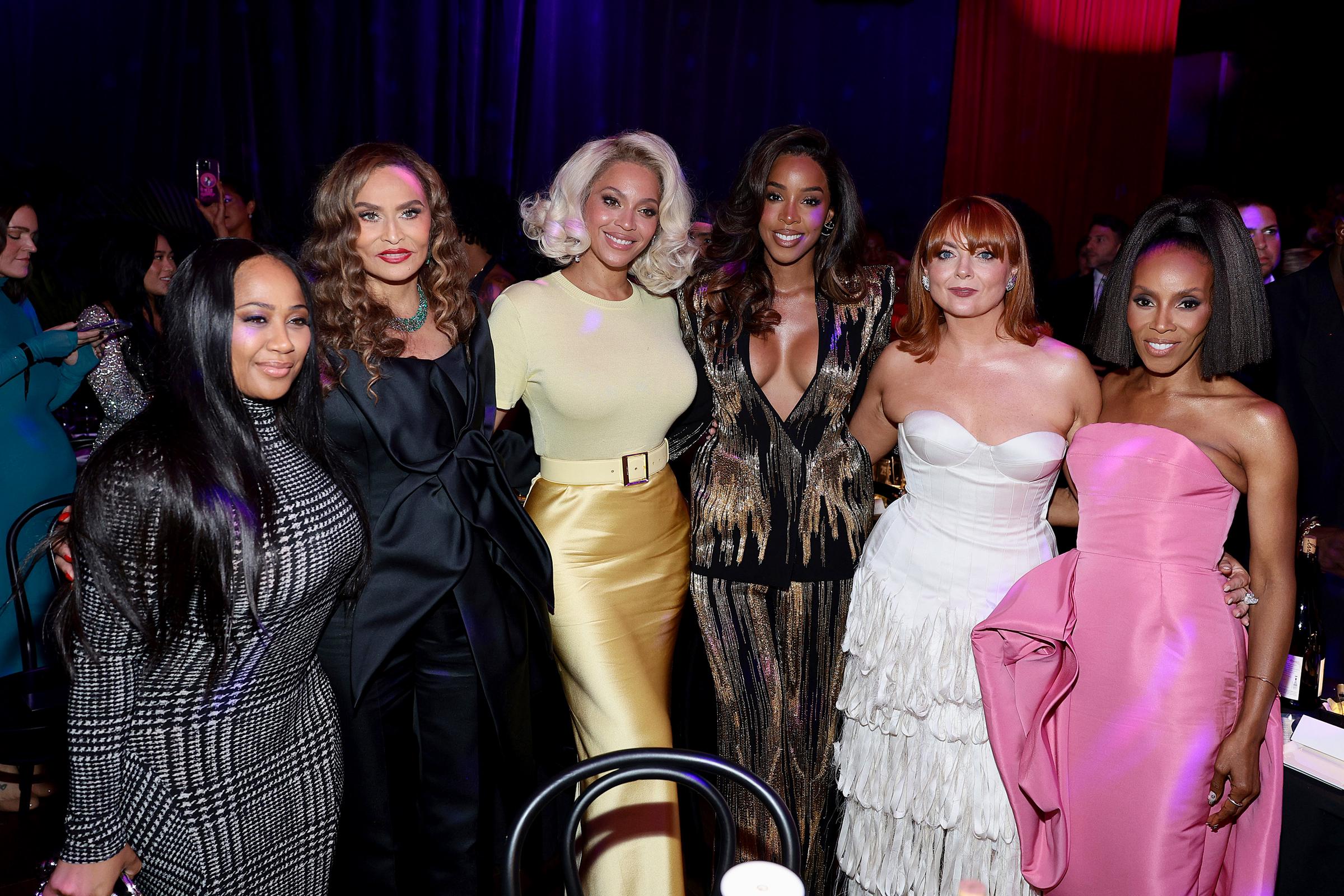 Angela Beyince, Tina Knowles, Beyoncé, Kelly Rowland, Samantha Barry, and June Ambrose in New York City | Source: Getty Images