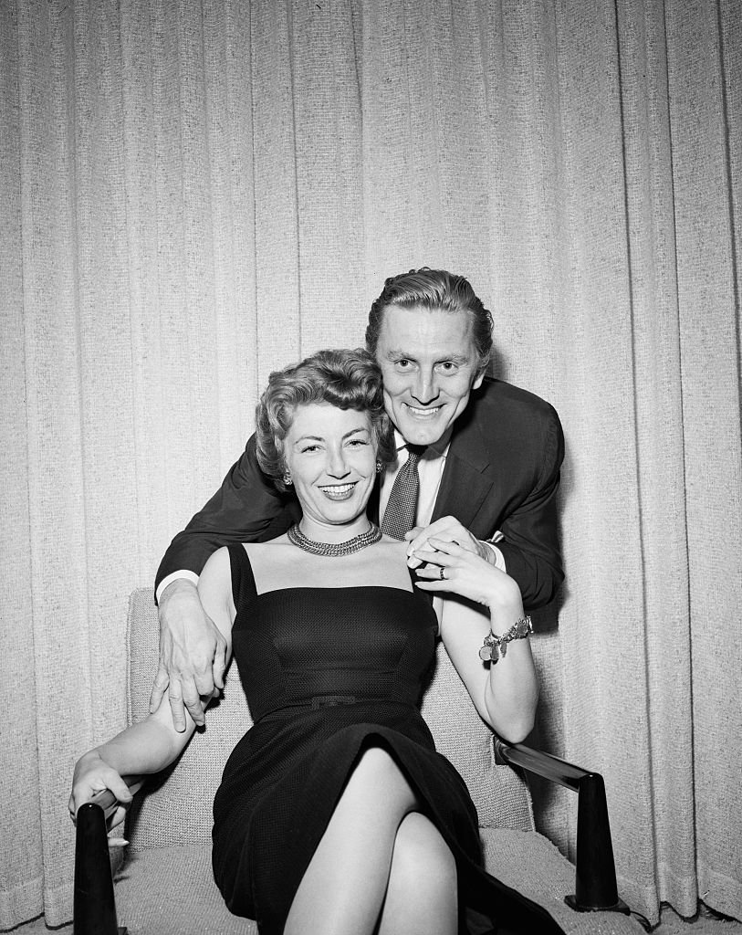 Kirk Dougles and his wife Anne Douglas smile after their wedding in Las Vegas on May 30, 1954 | Photo: Getty Images