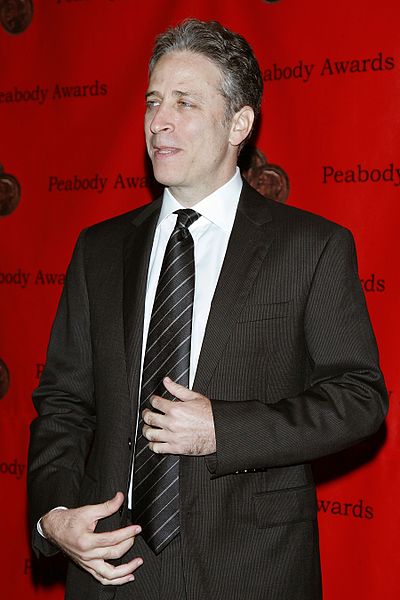 Jon Stewart at the 65th Annual Peabody Awards Luncheon  at Waldorf Astoria Hotel New York, NY USA  June 5, 2006. | Source: Wikimedia Commons