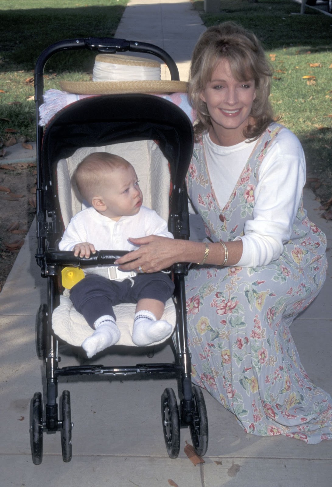 Deidre Hall and her son at the Caring for Babies with AIDS' Fifth Annual Stroll-A-Thon Benefit on November 12, 1995, at Roxbury Park in Beverly Hills, California. | Source: Getty Images