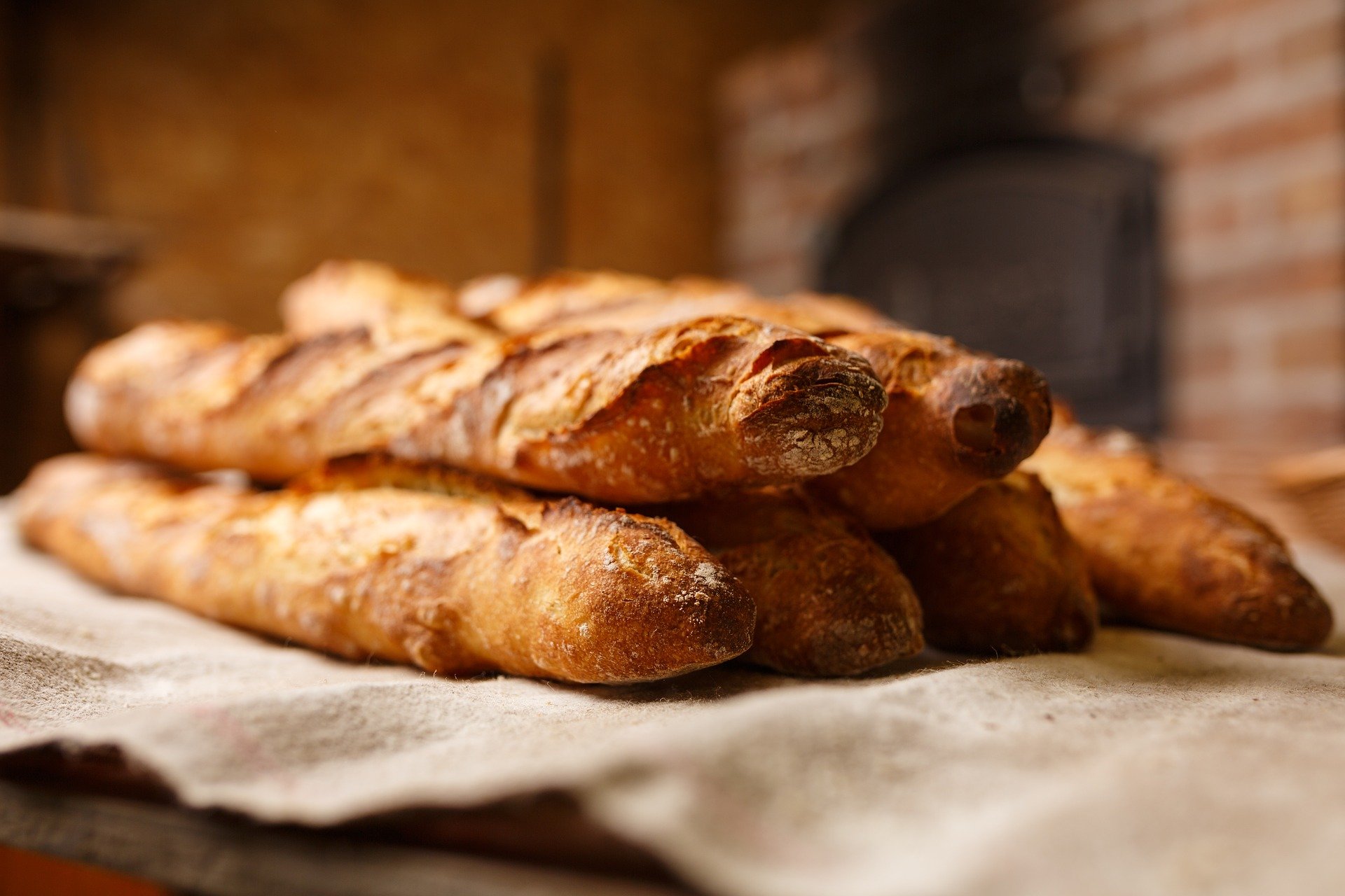 Des morceaux de pain cuits au four | Photo : Pixabay.