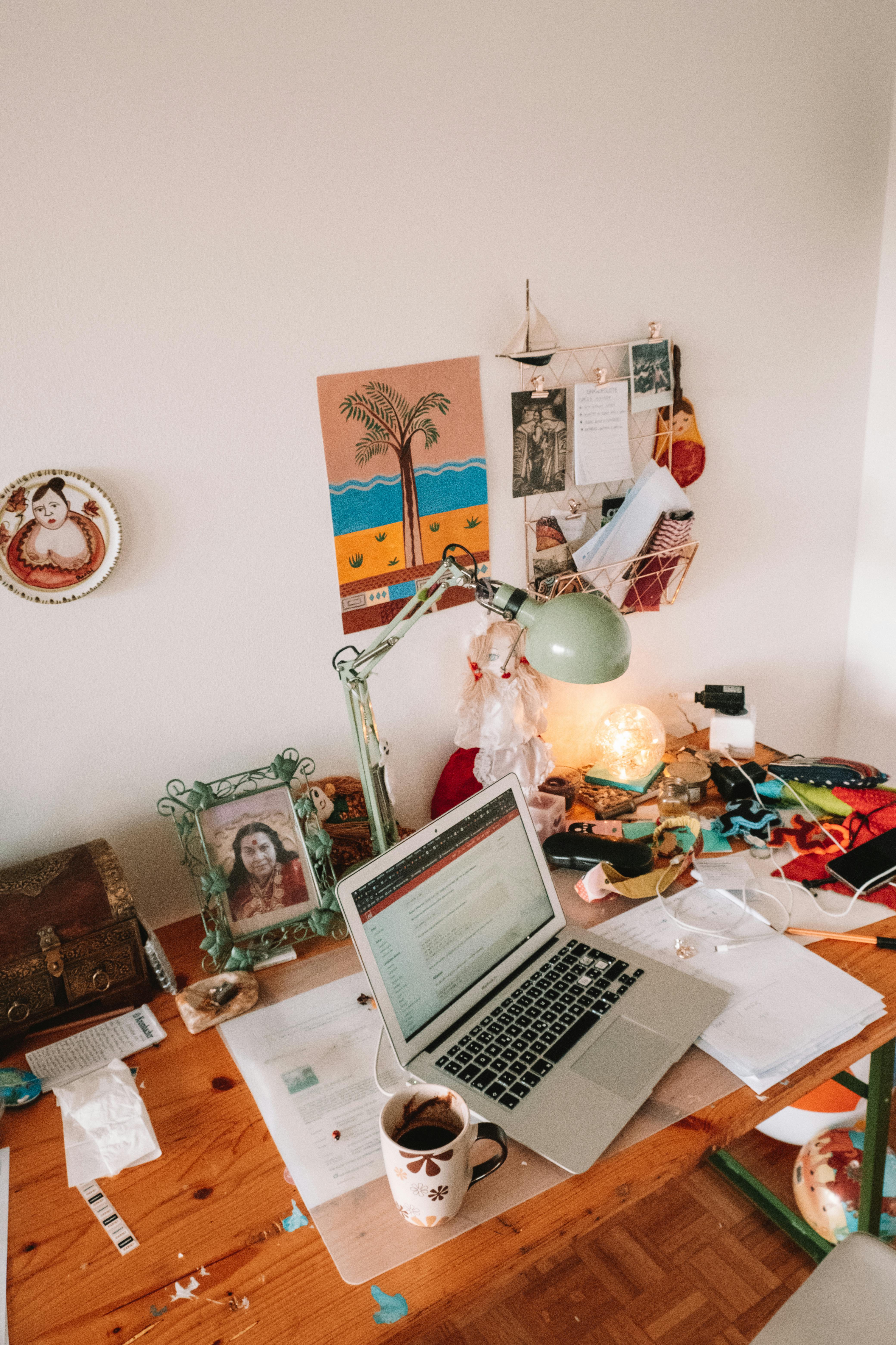 A cluttered desk space | Source: Pexels