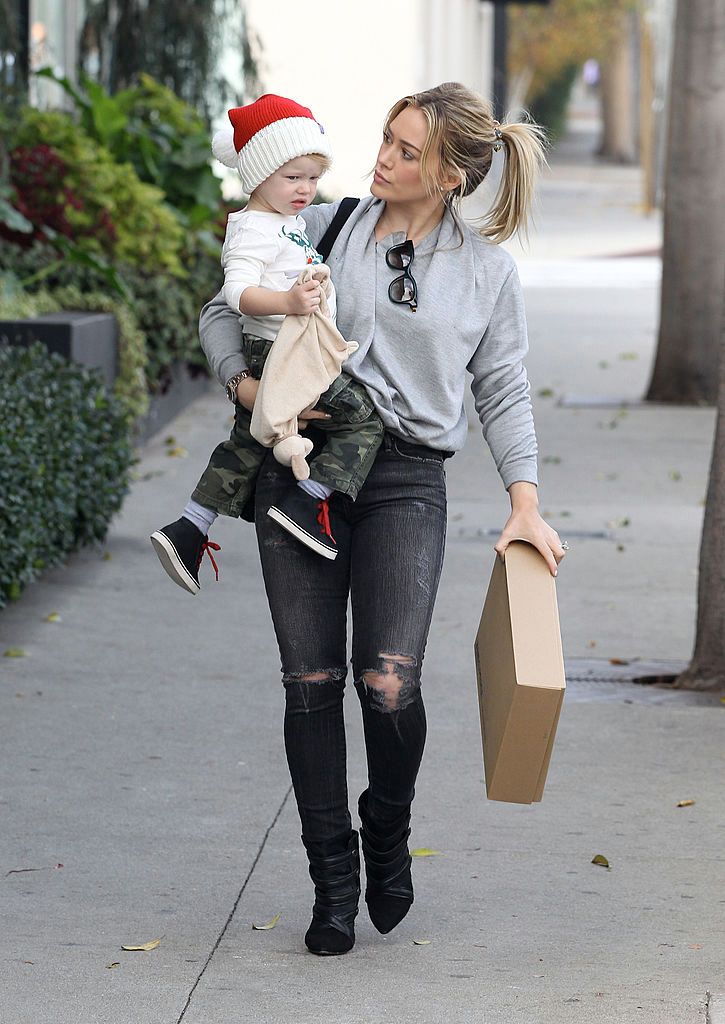 Hilary Duff and Luca Comrie walking down the street on December 21, 2013 in Los Angeles, California. | Source: Getty Images