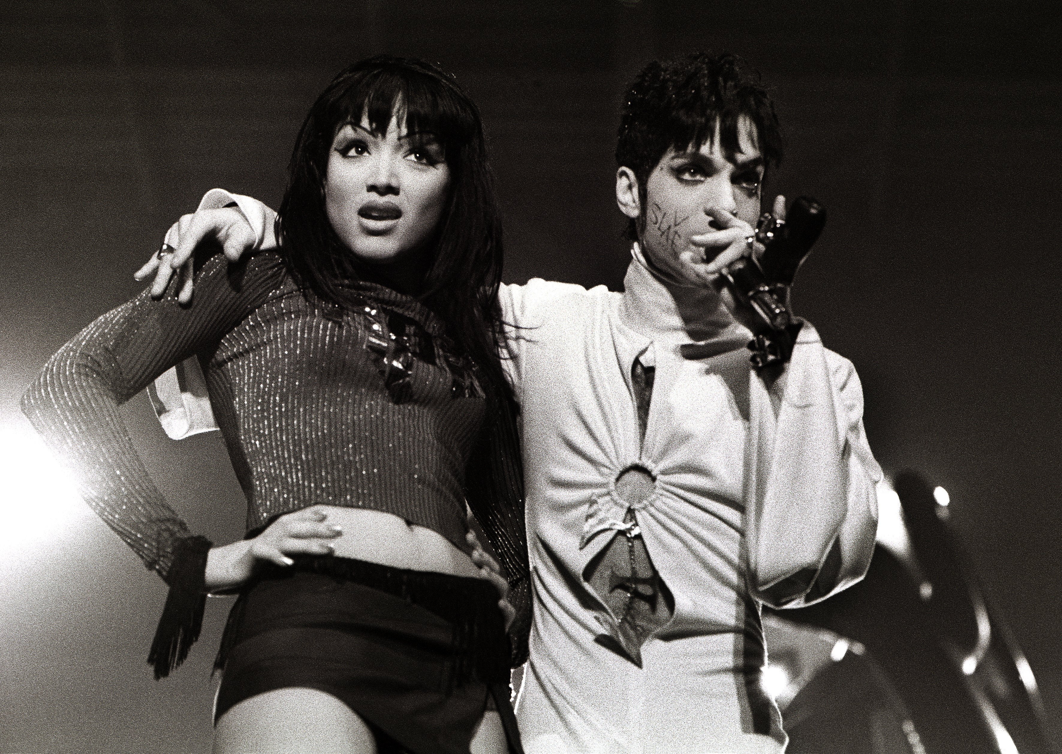 Prince and Mayte Garcia perform on stage at Brabant hallen, Den Bosch, Netherllands, 24th March 1995. | Photo: GettyImages