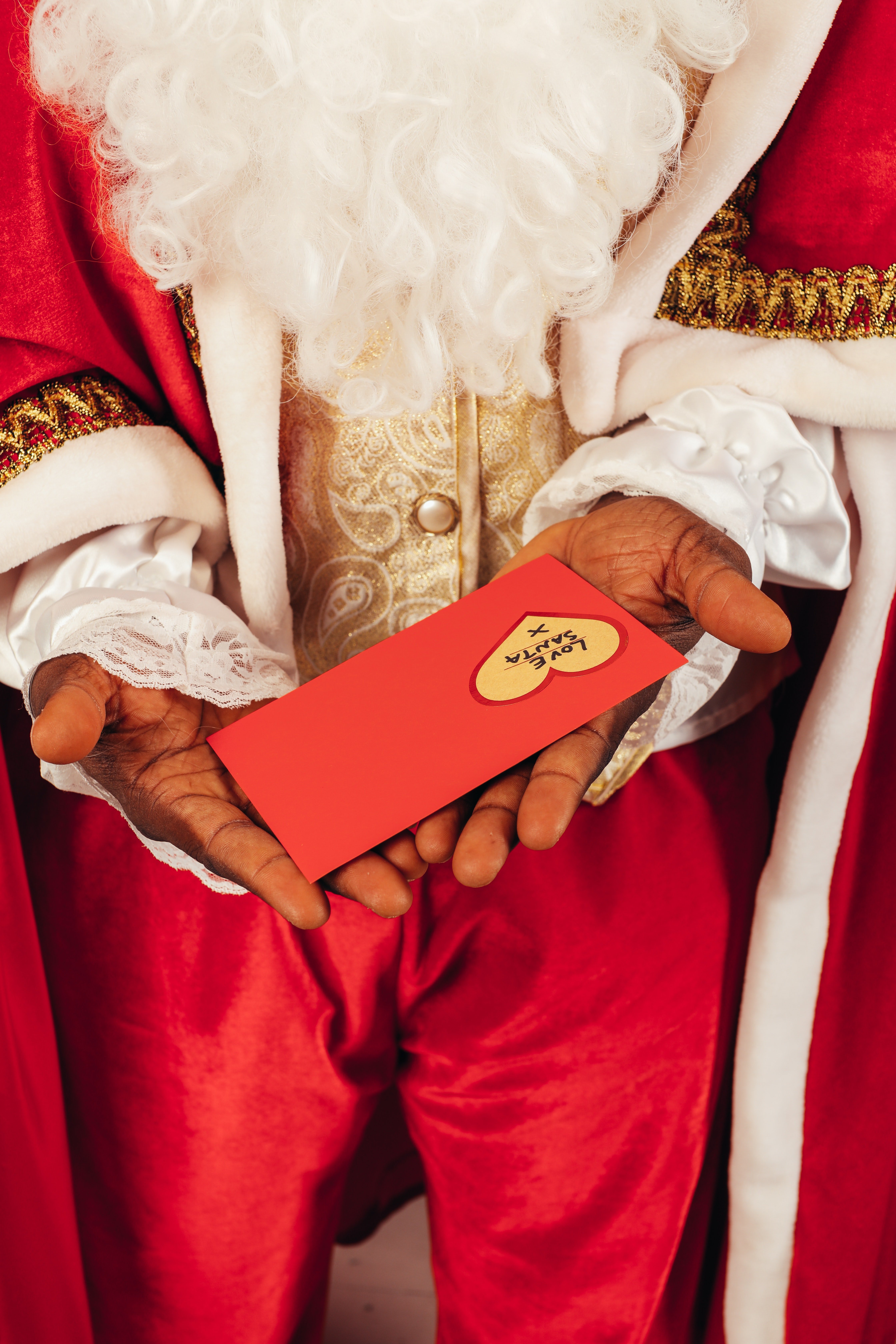 Santa urged Phillip never to lose hope and handed him a letter | Source: Pexels