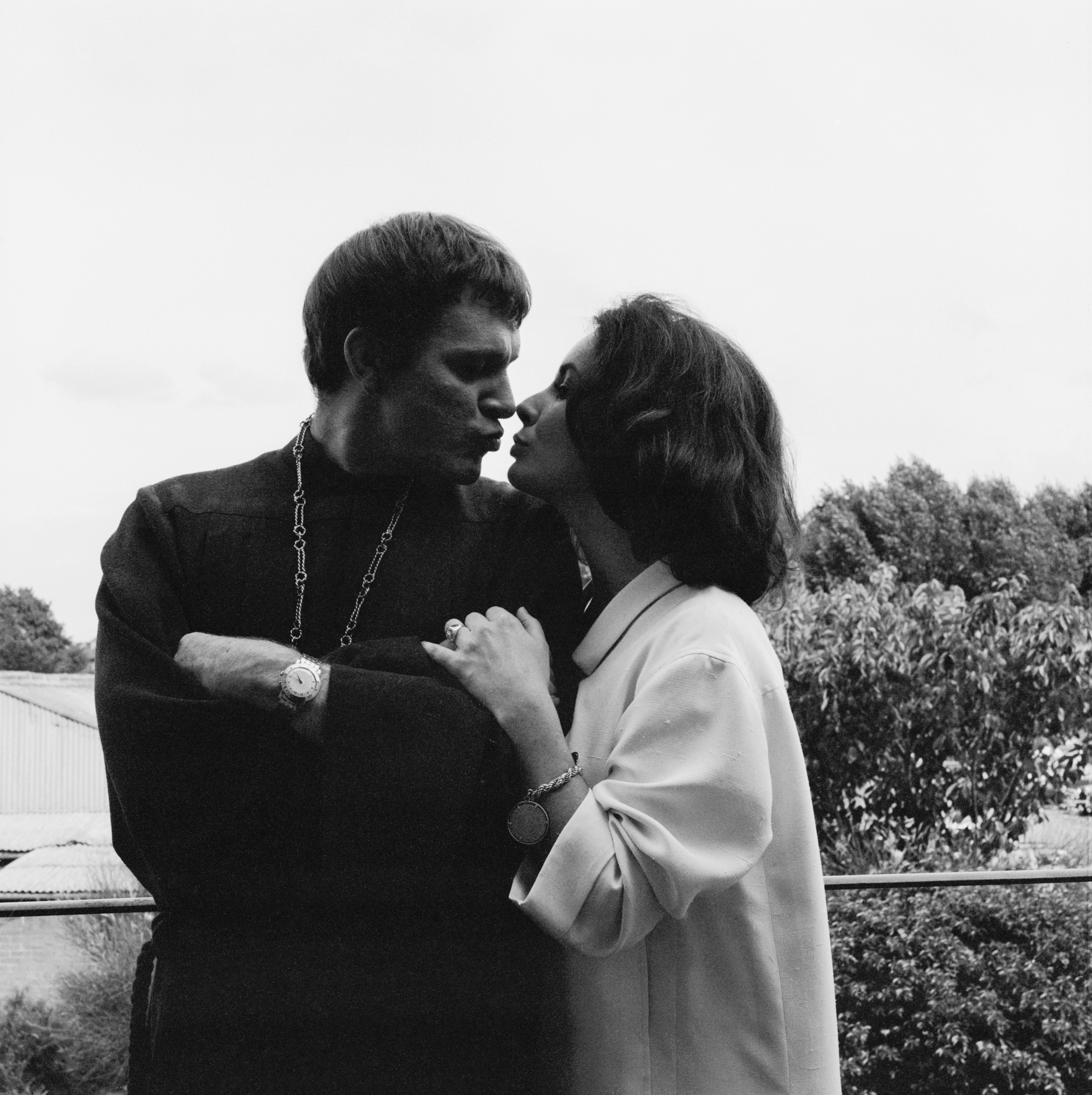 Richard Burton and Elizabeth Taylor are seen during the filming of Peter Glenville's "Becket," circa 1964 | Source: Getty Images