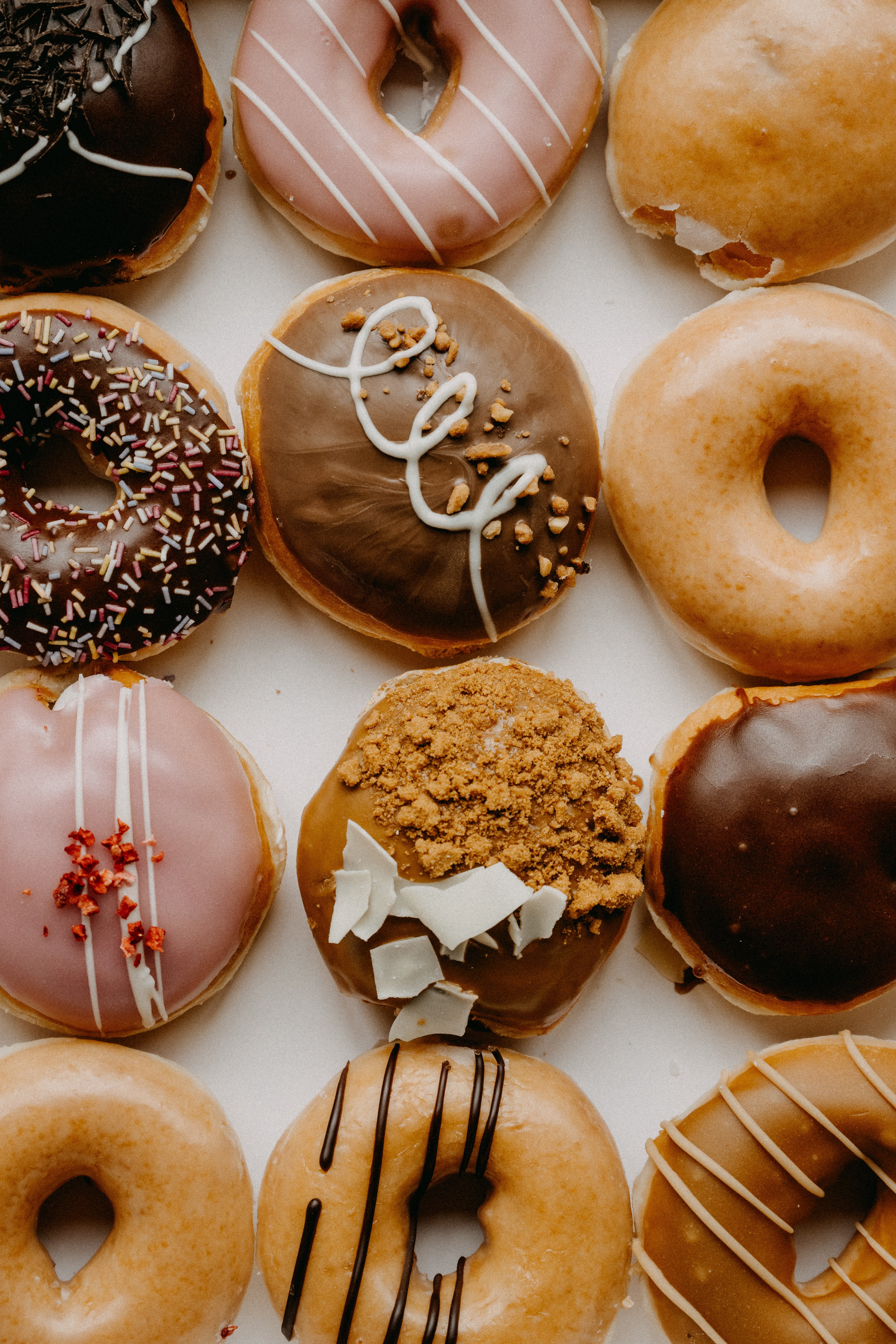 The participant was supposed to eat 5 doughnuts if he got the wrong answer. | Source: Unsplash