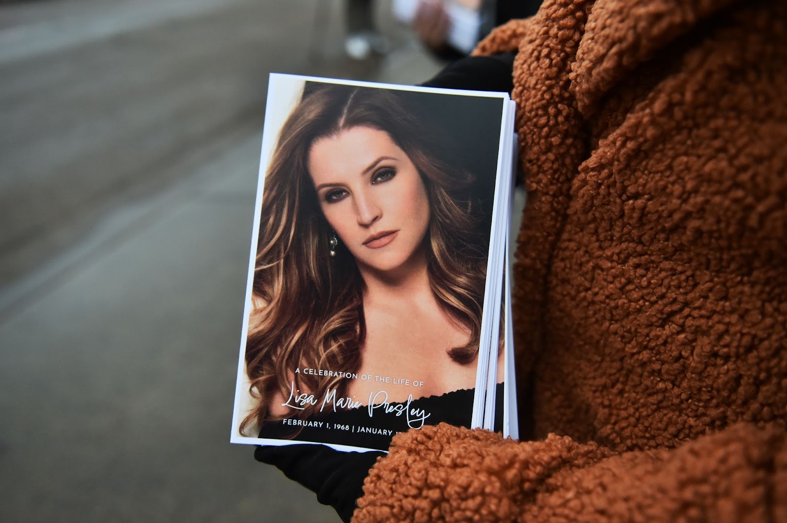 A program at the public memorial for Lisa Marie Presley on January 22, 2023, in Memphis, Tennessee. | Source: Getty Images