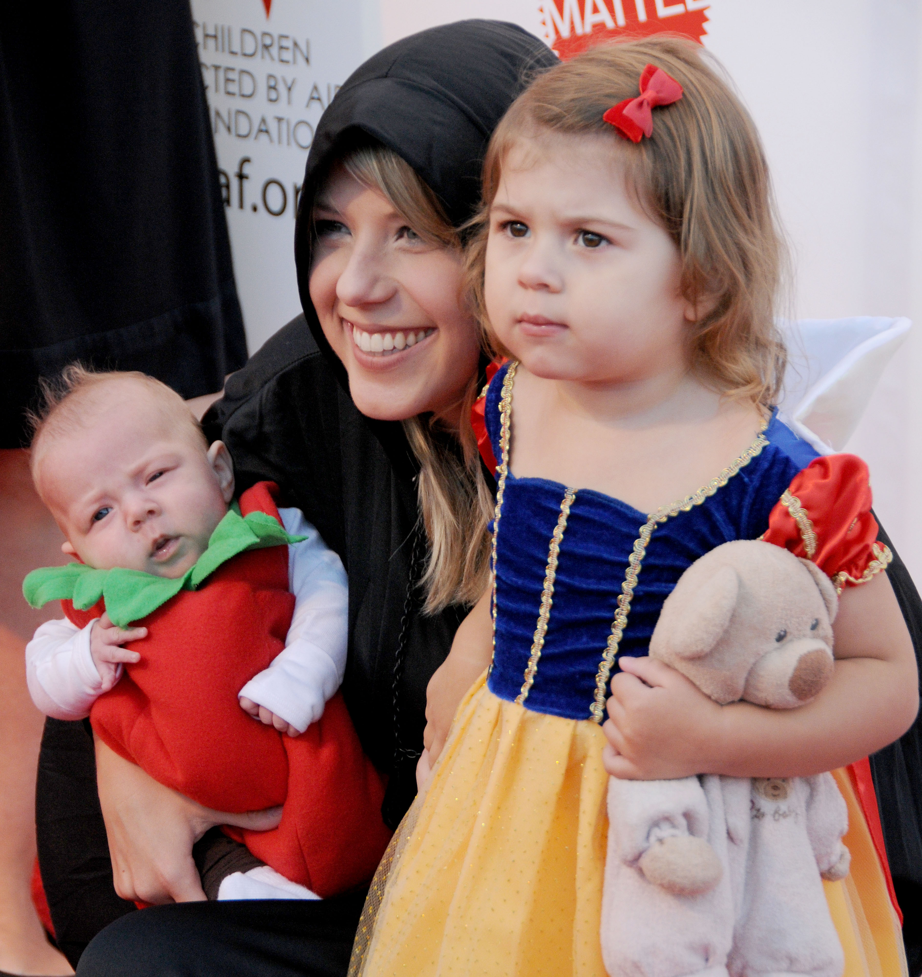 Jodie Sweetin, daughters Beatrix Carlin Sweetin Coyle and Zoie Laurelmae Herpin arrive at the 17th Annual Dream Halloween event at Barker Hangar on October 30, 2010, in Santa Monica, California. | Source: Getty Images