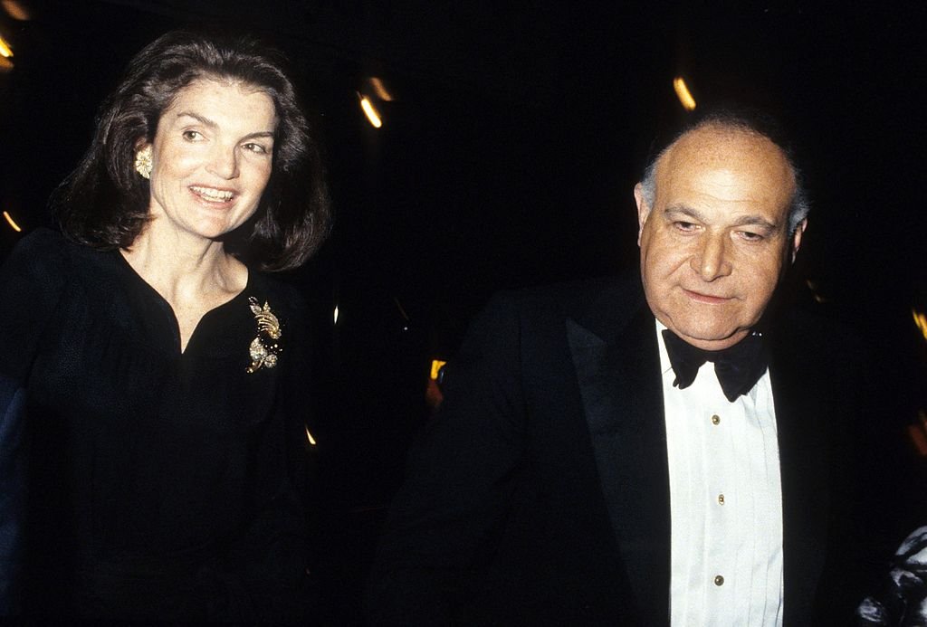 Jackie Kennedy and Maurice Tempelsman in New York City on May 2, 1982. | Source: Getty Images