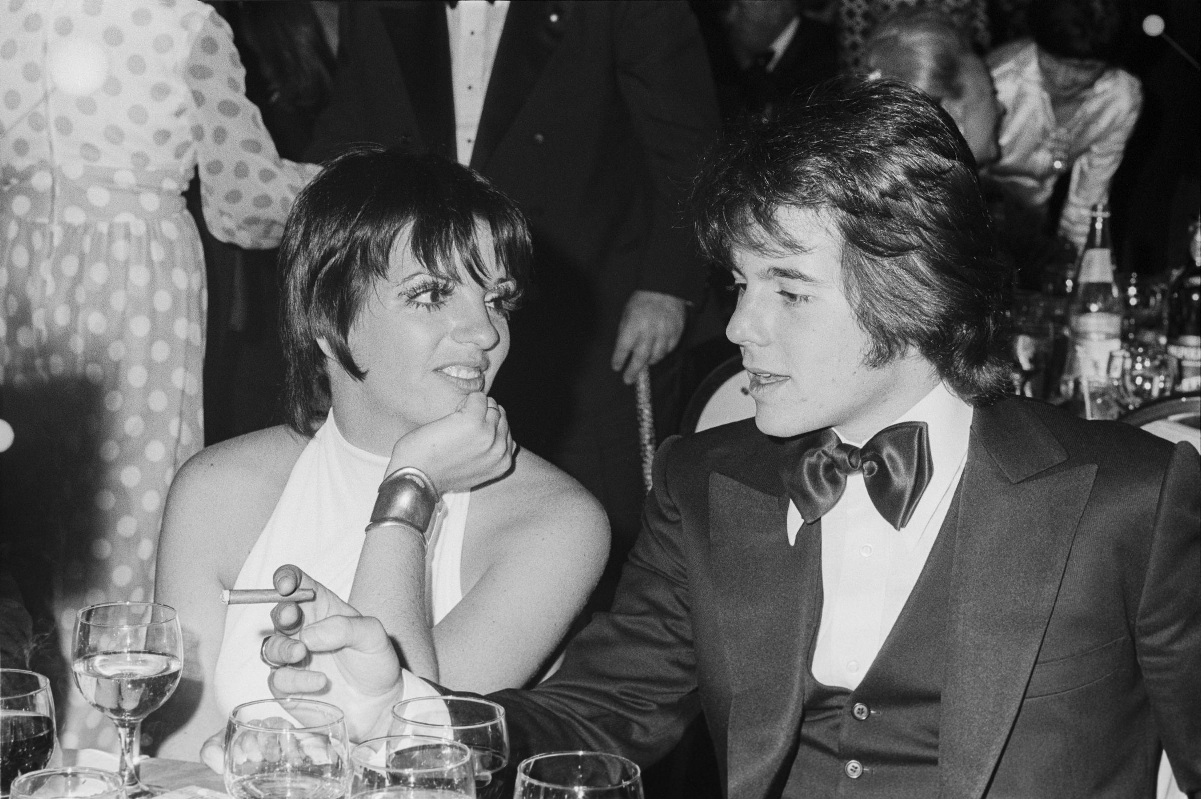 Desi Arnaz Jr. and Liza Minnelli at a black tie event, circa 1970, in New York | Source: Getty Images