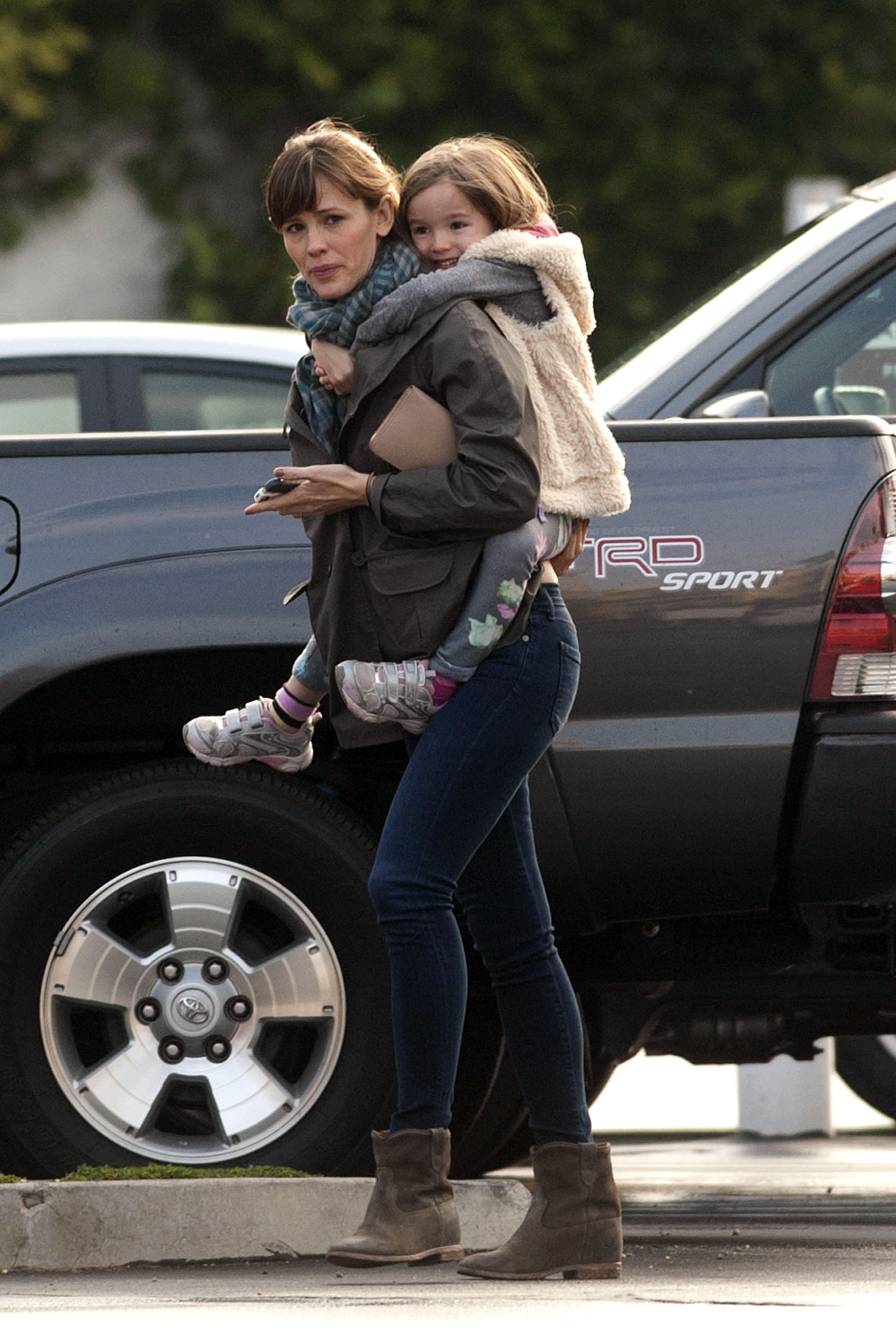 Jennifer Garner and Fin Affleck spotted out in Los Angeles, California on February 6, 2014 | Source: Getty Images
