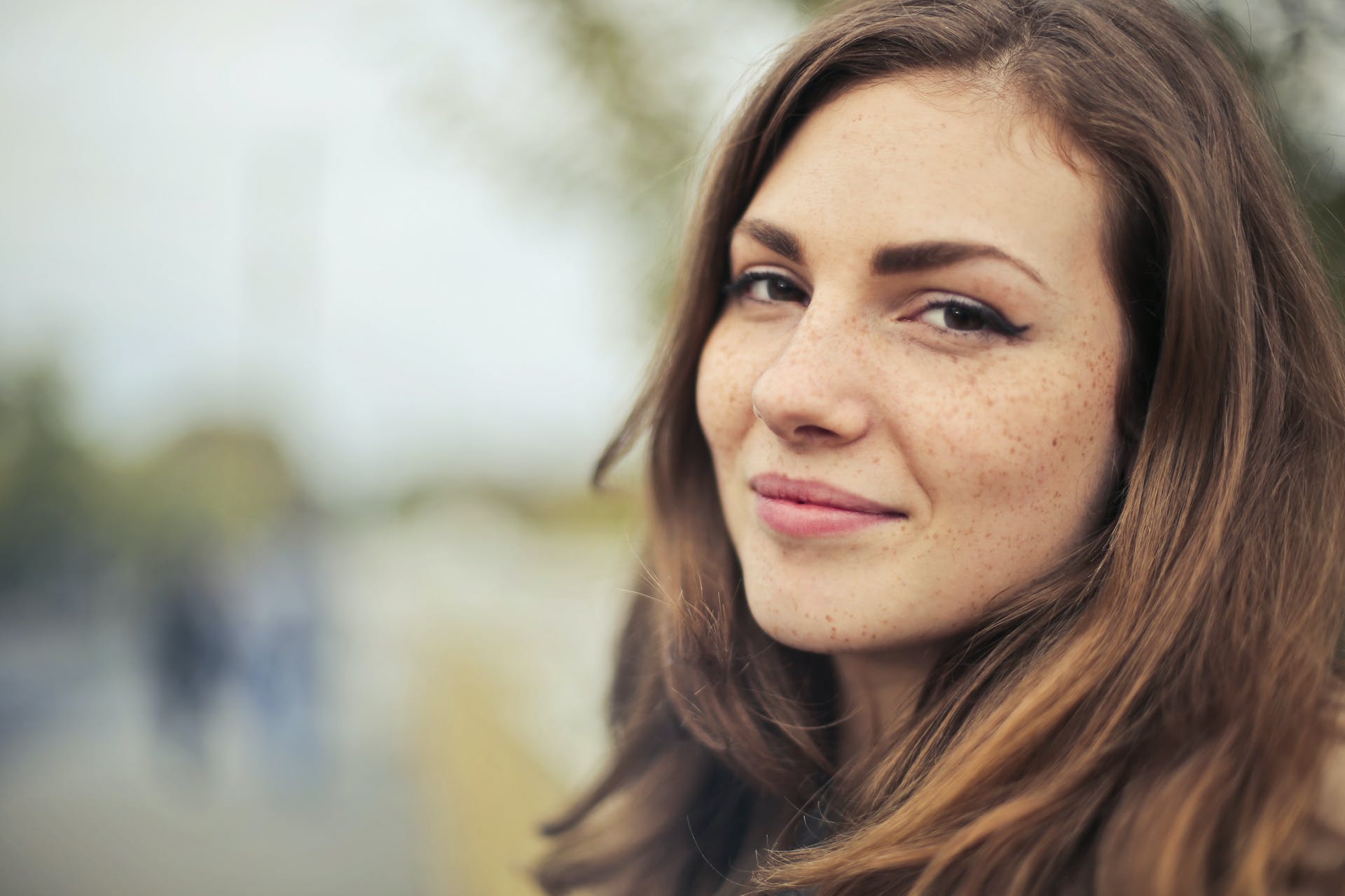 A woman smirking | Source: Pexels