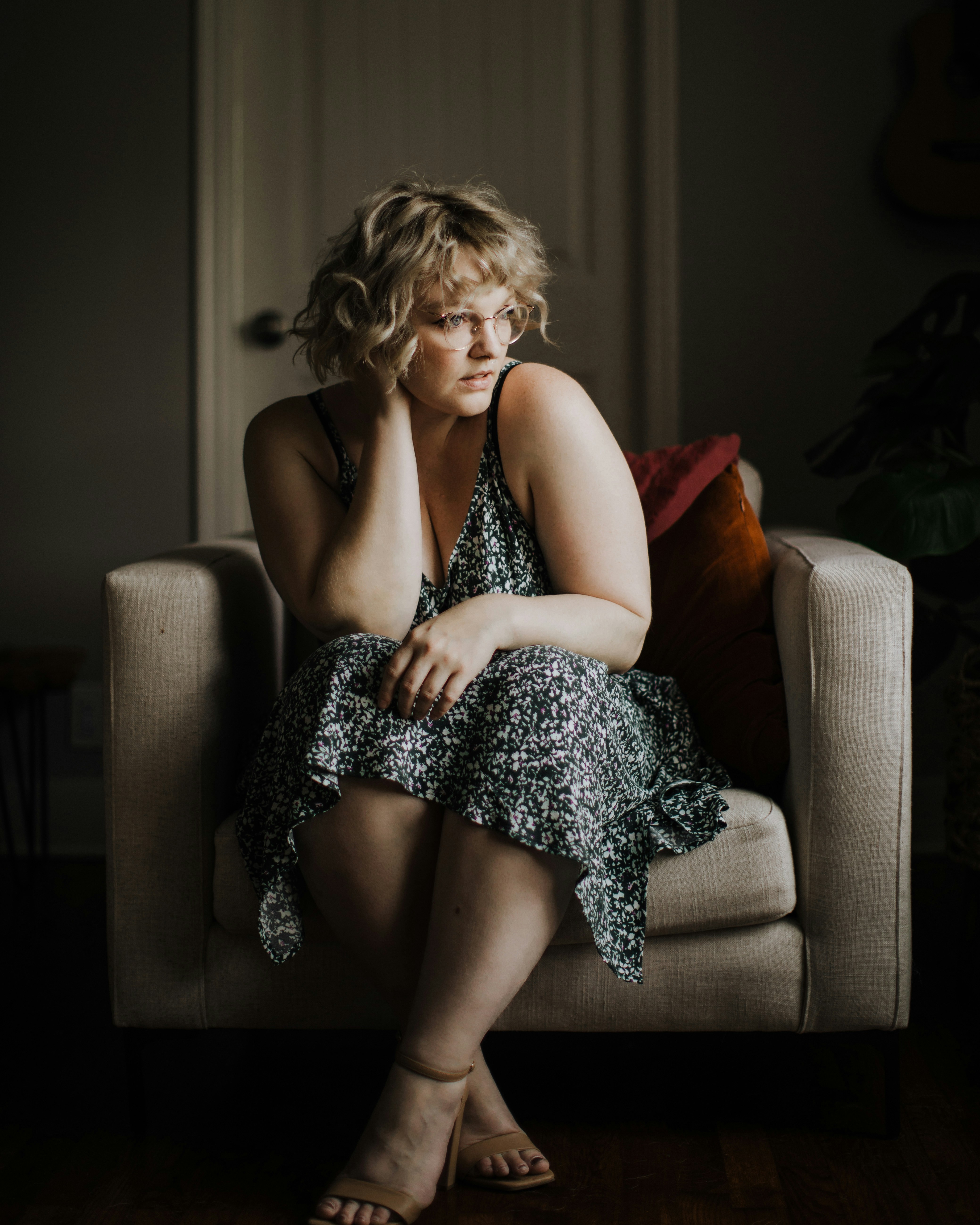 A woman sitting on a sofa | Source: Unsplash