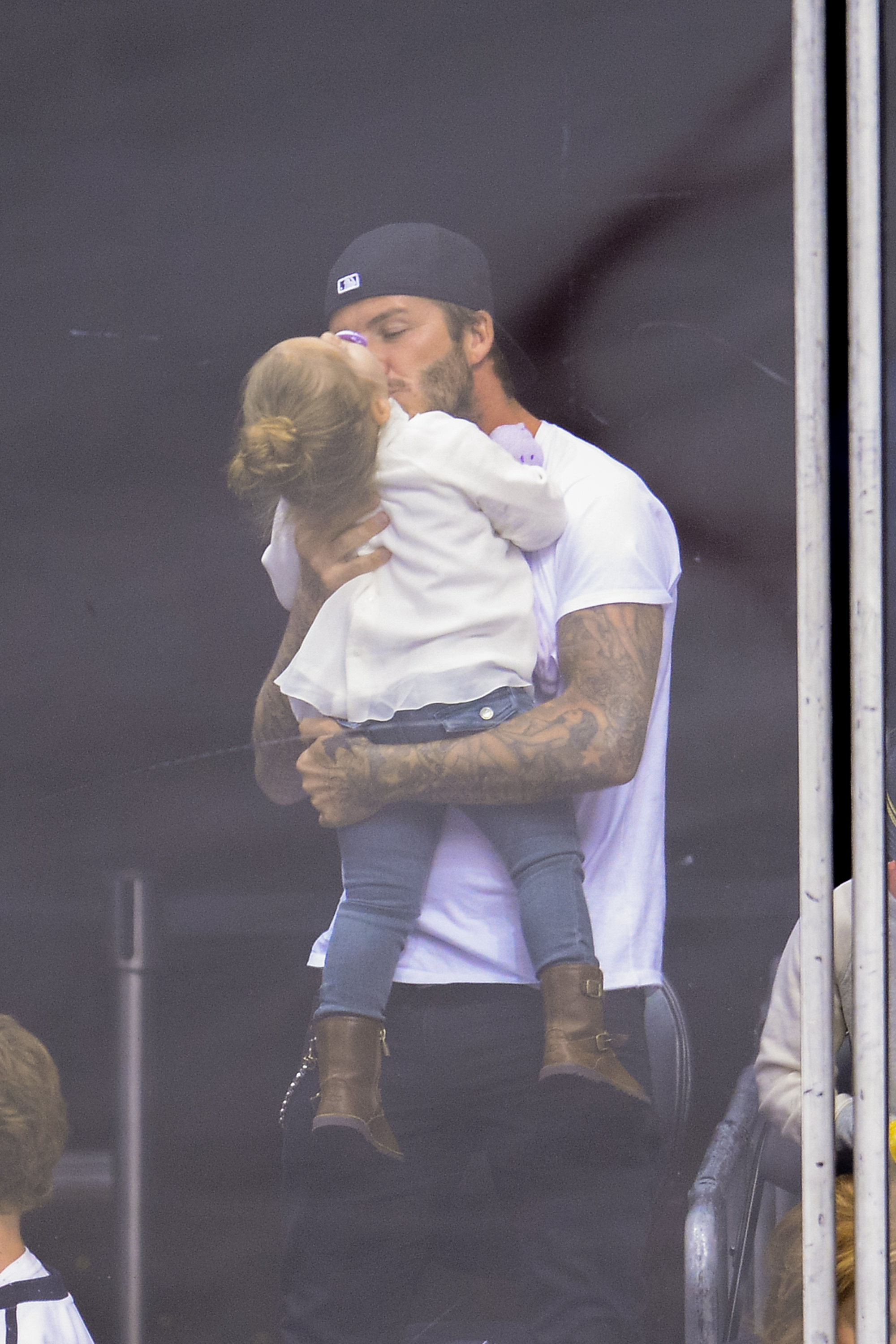 Harper Beckham and David Beckham at a hockey game at Staples Center on April 12, 2014 in Los Angeles, California. | Source: Getty Images