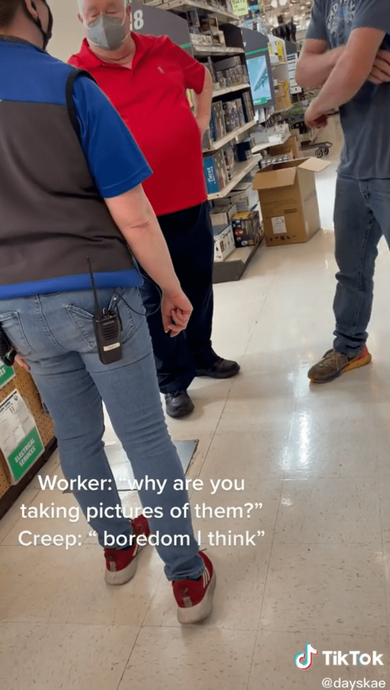 Man being reprimanded for taking creepy pictures at the mall. | Photo: Tiktok.com/@dayskae