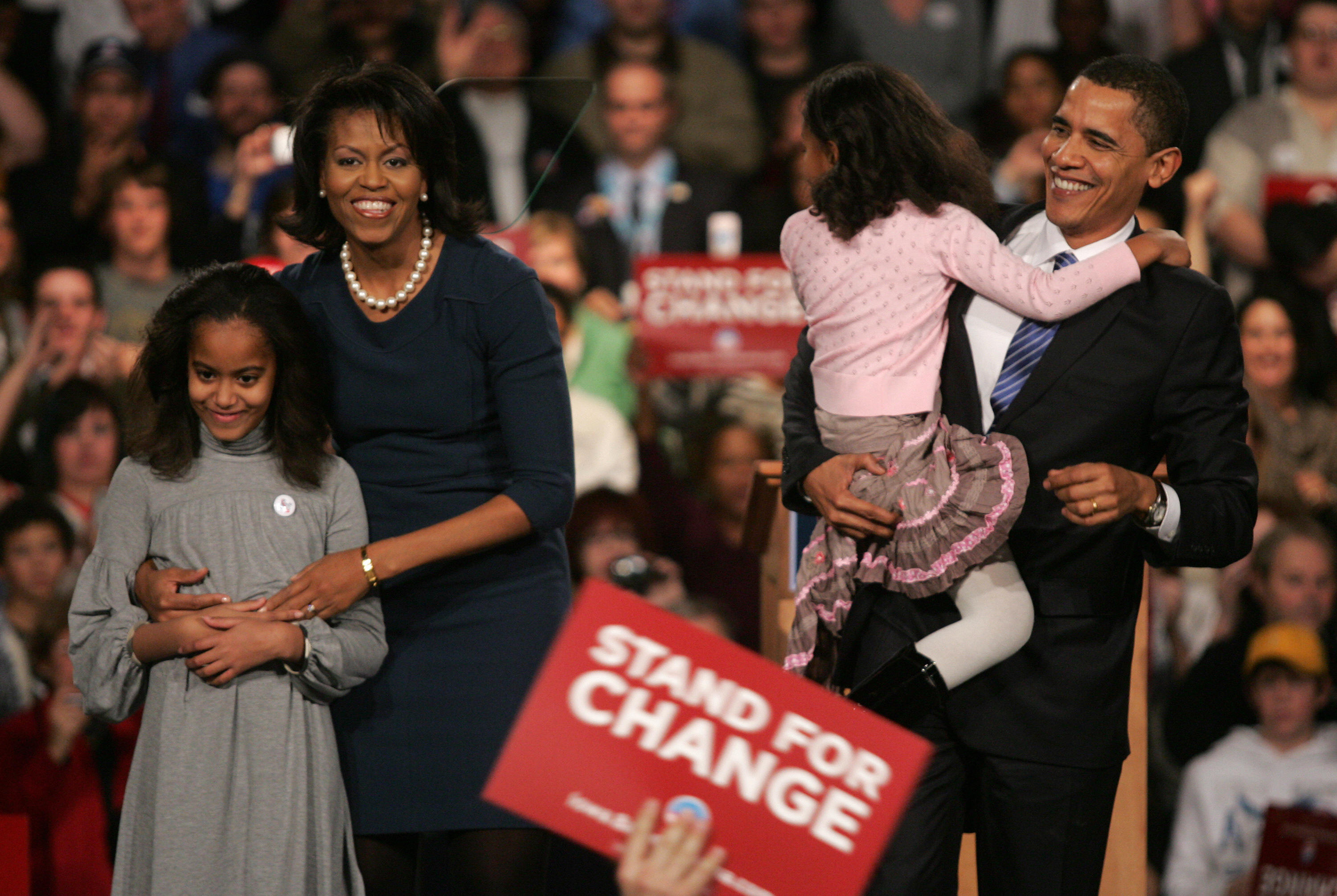 Malia, Michelle, Sasha, and Barack Obama during his caucus night rally in Des Moines, Iowa on January 3, 2008. | Source: Getty Images