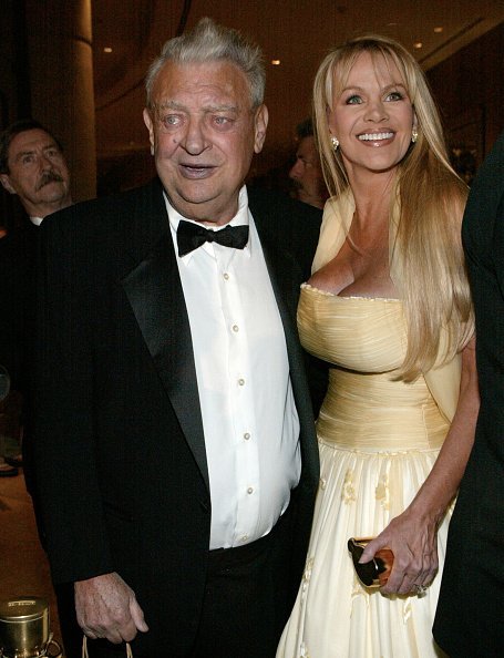Rodney Dangerfield and his wife attend the Volunteers Of America Gala | Photo: Getty Images