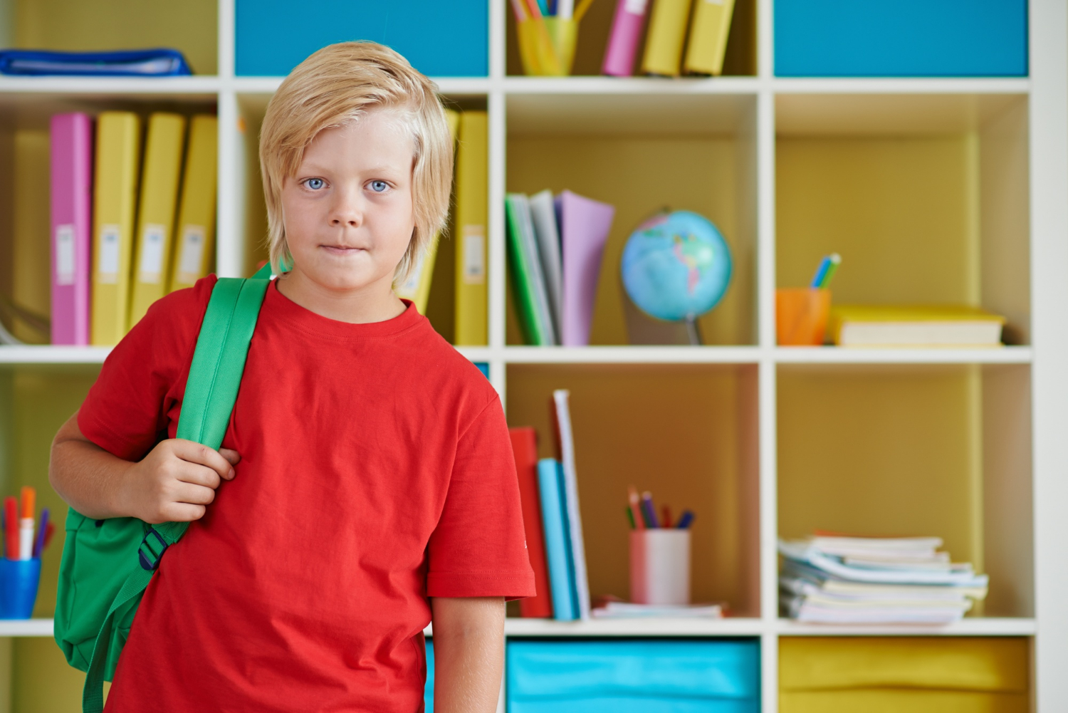 A young boy with his backpack | Source: Freepik