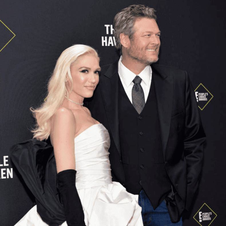 Gwen Stefani and Blake Shelton pose on the read carpet as they arrive at the 2019 E! People's Choice Awards, on November 10, 2019, in Santa Monica, California | Source: (Photo by Rodin Eckenroth/WireImage)