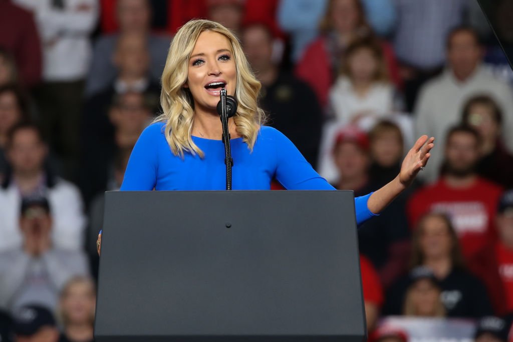 Kayleigh McEnany, national press secretary for the Donald Trump 2020 presidential campaign, speaks at a "Keep America Great" campaign rally on January 9, 2020 | Photo: Getty Images