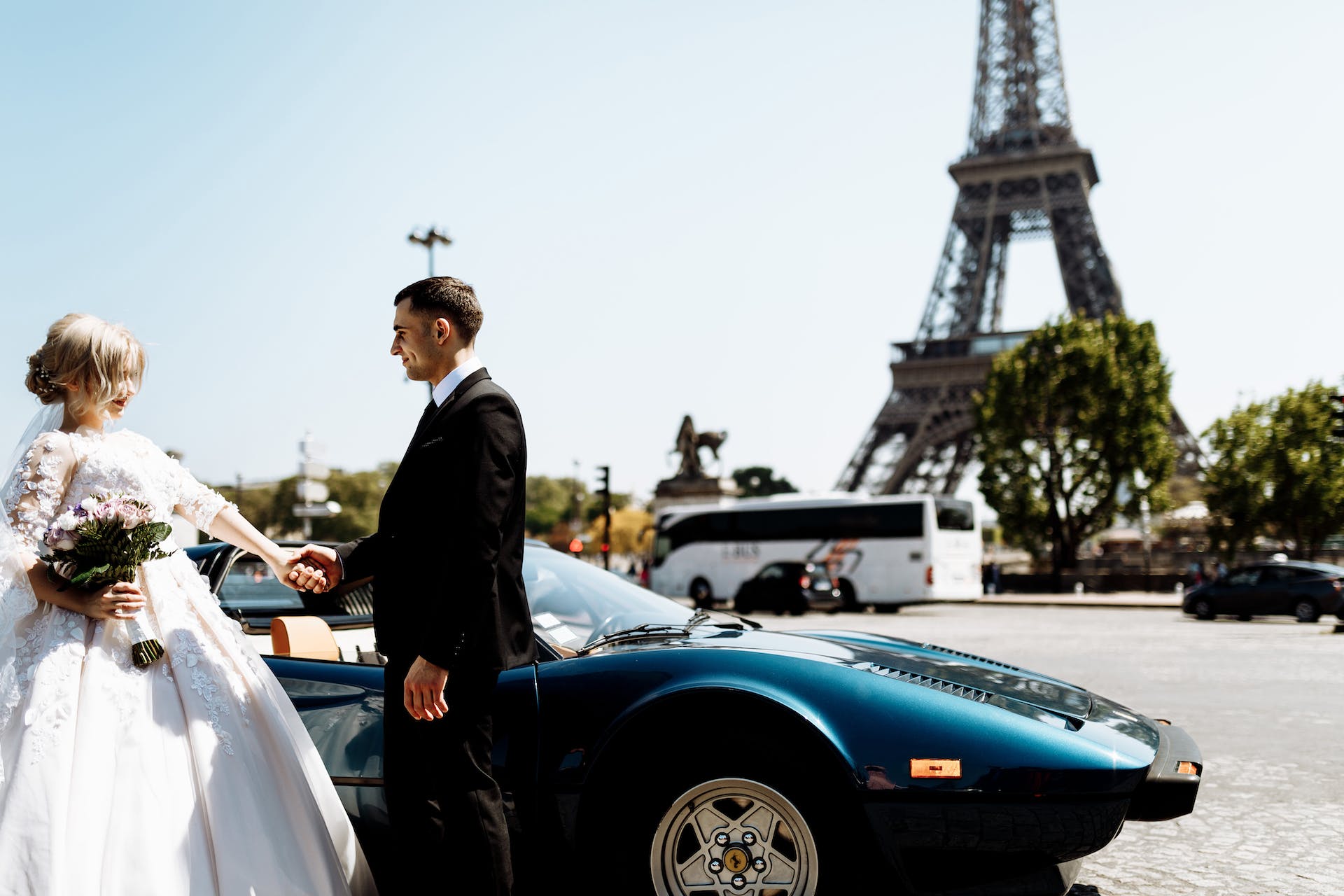 A newlywed couple standing in front of the Eiffel Tower in Paris | Source: Pexels
